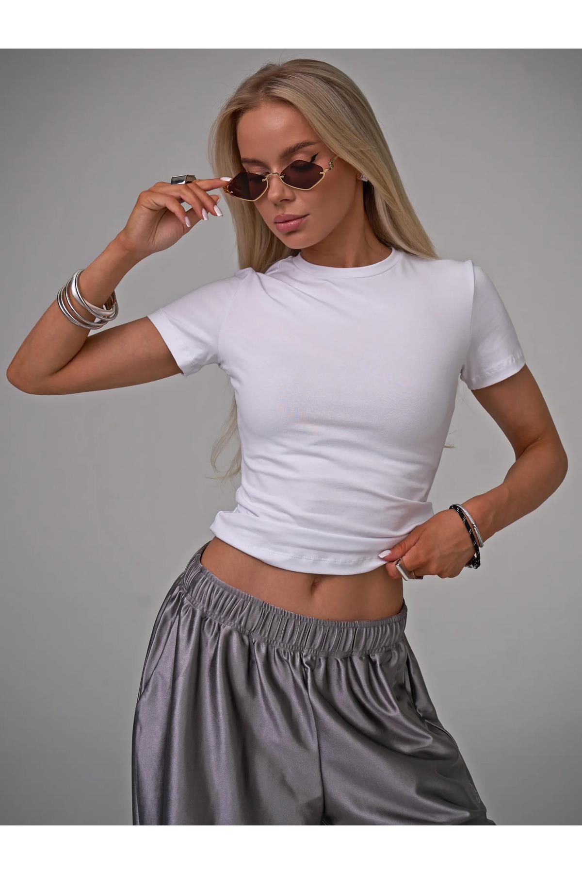 Kadın Slim Fit Basic Premium Kumaş Tshirt Beyaz