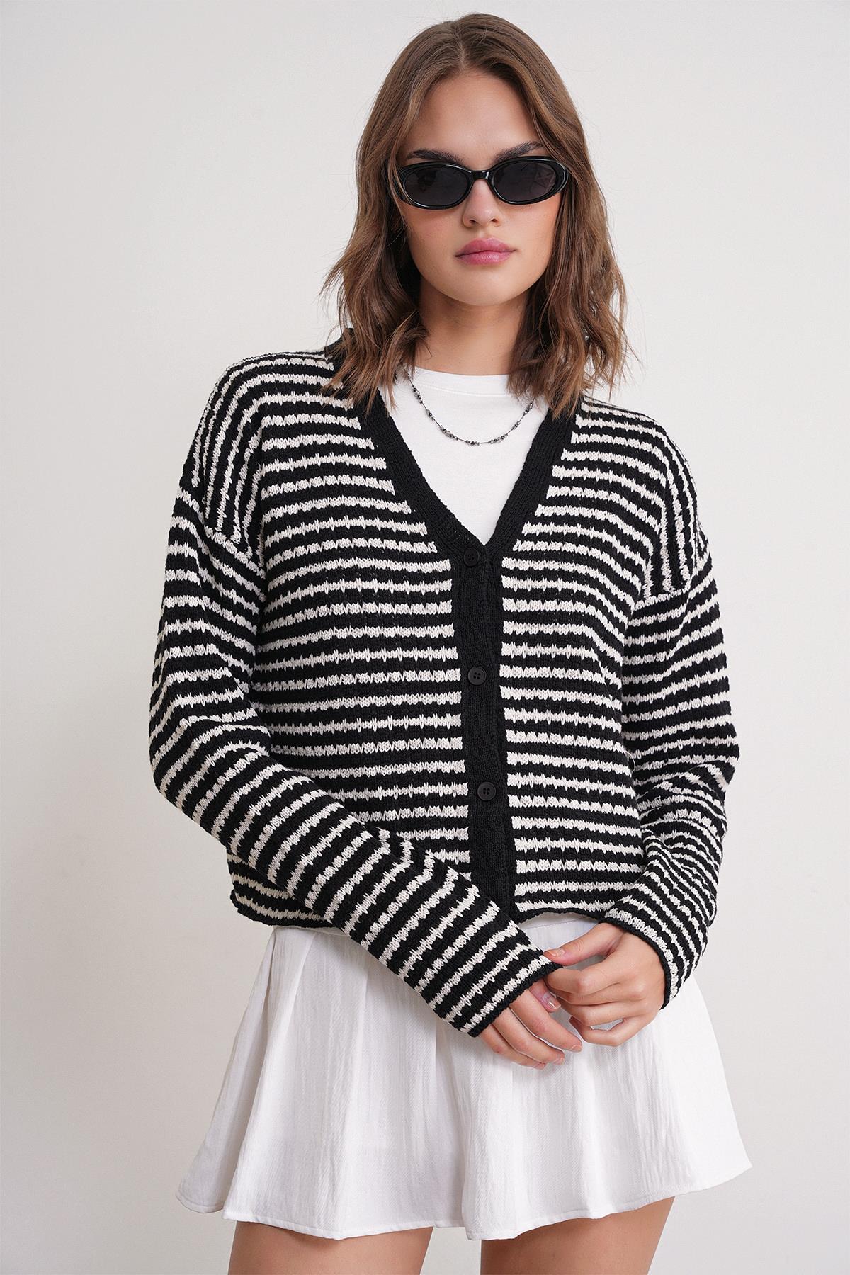 Kadın V Yaka İnce Çizgili Triko Hırka Siyah 6948