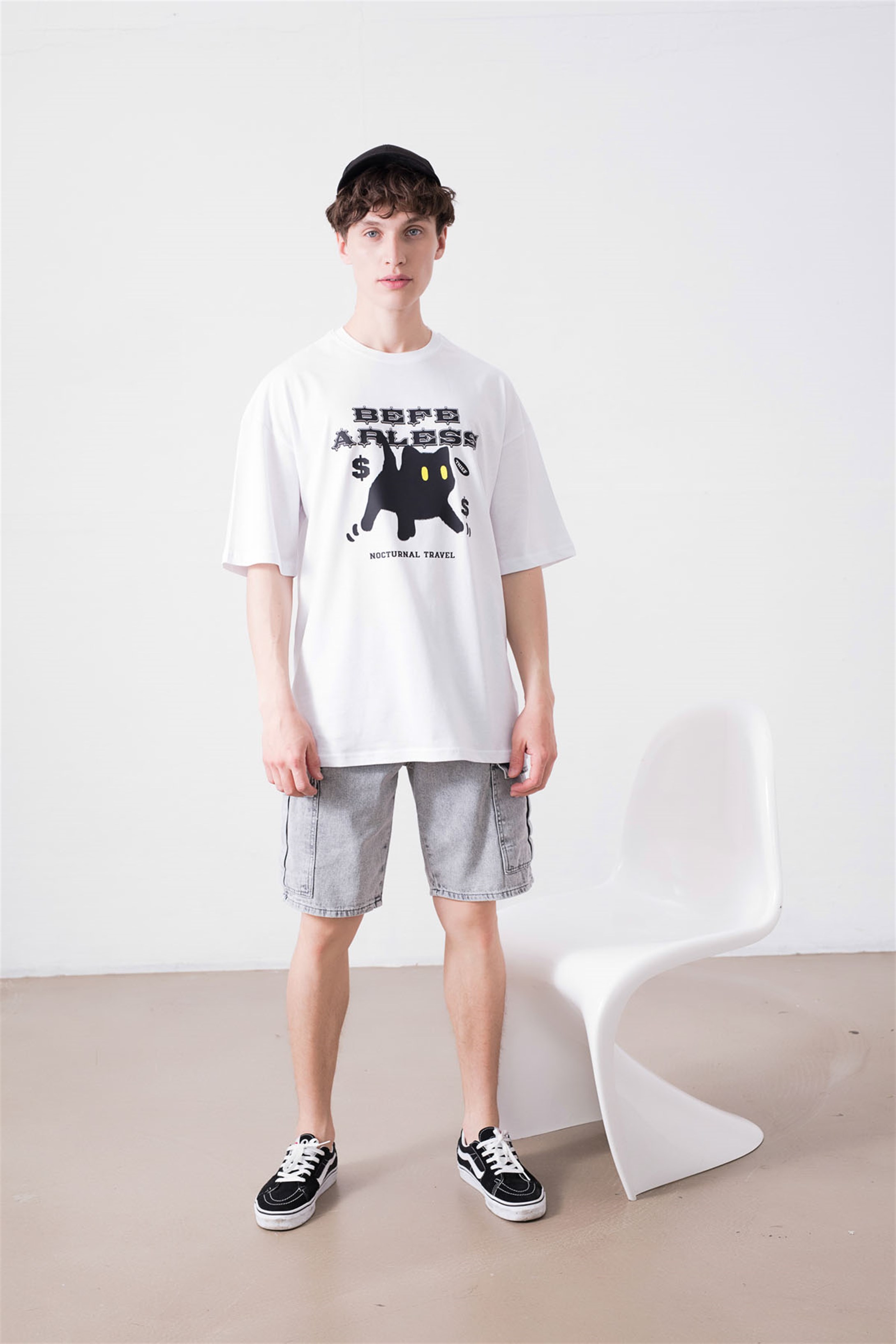Trendiz Unisex Befearless Cat Beyaz Tshirt