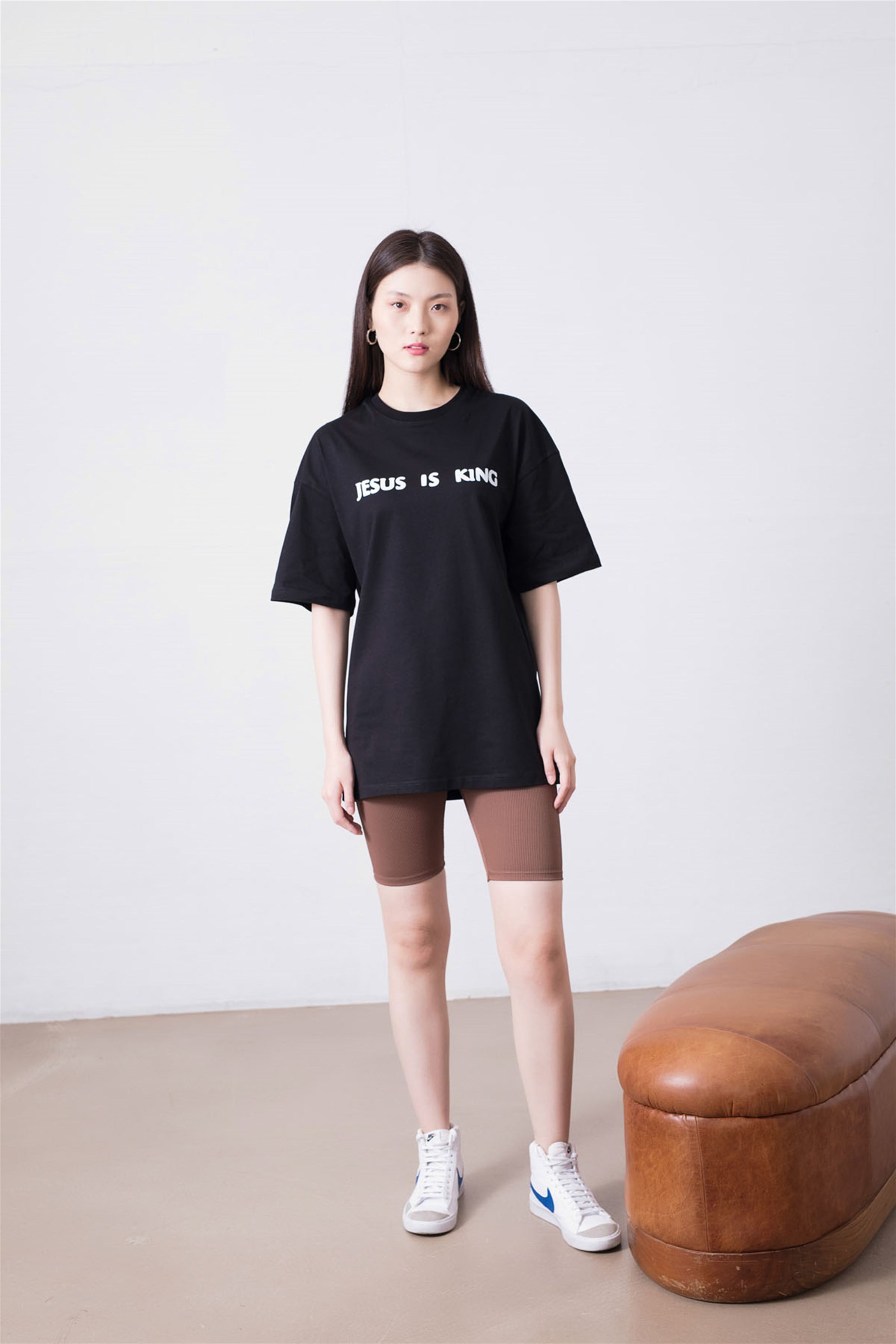 Trendiz Unisex Jesus is King Siyah Tshirt
