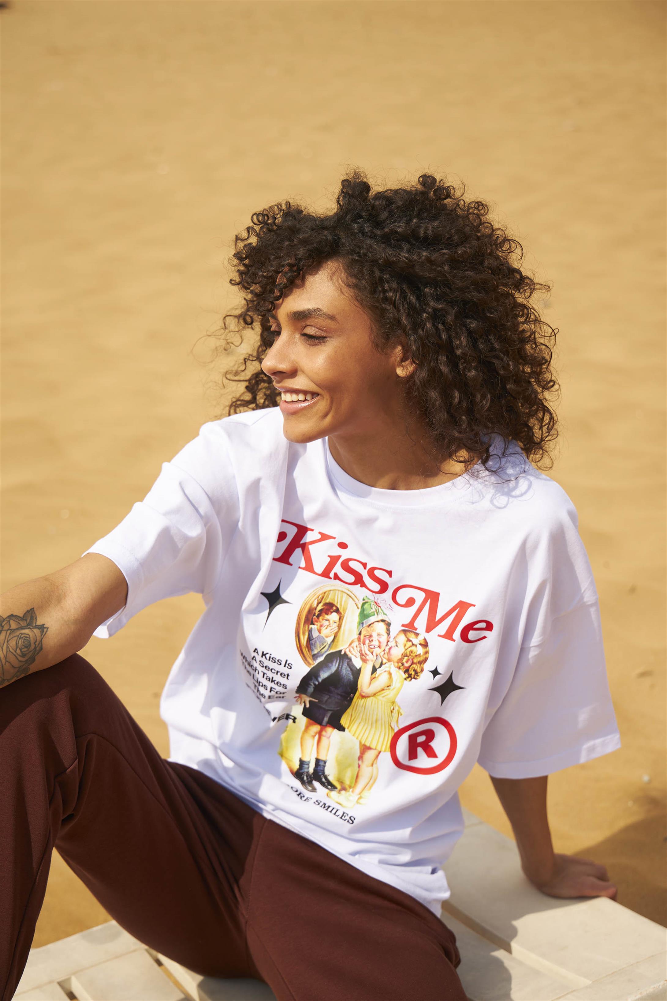 Trendiz Unisex Kiss Me Tshirt Beyaz