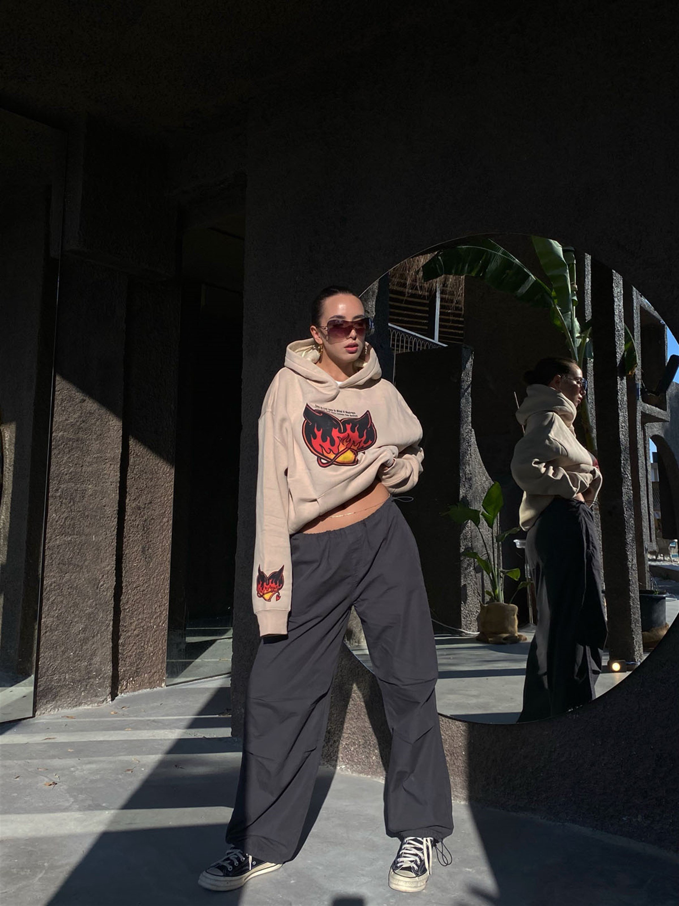 Trendiz Unisex Love İs Evil Sweatshirt Hoodie Taş