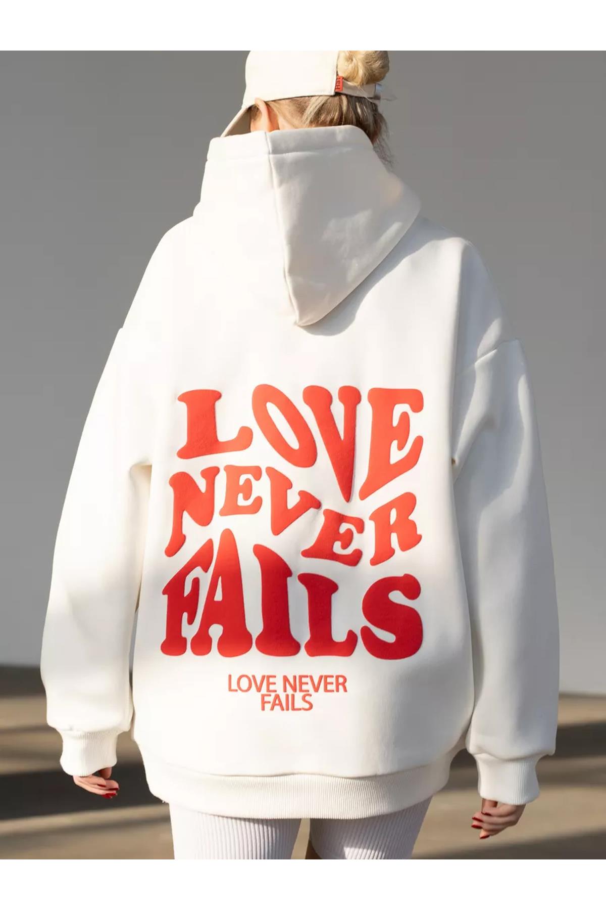 Unisex Love Never Fails Sweatshirt Beyaz