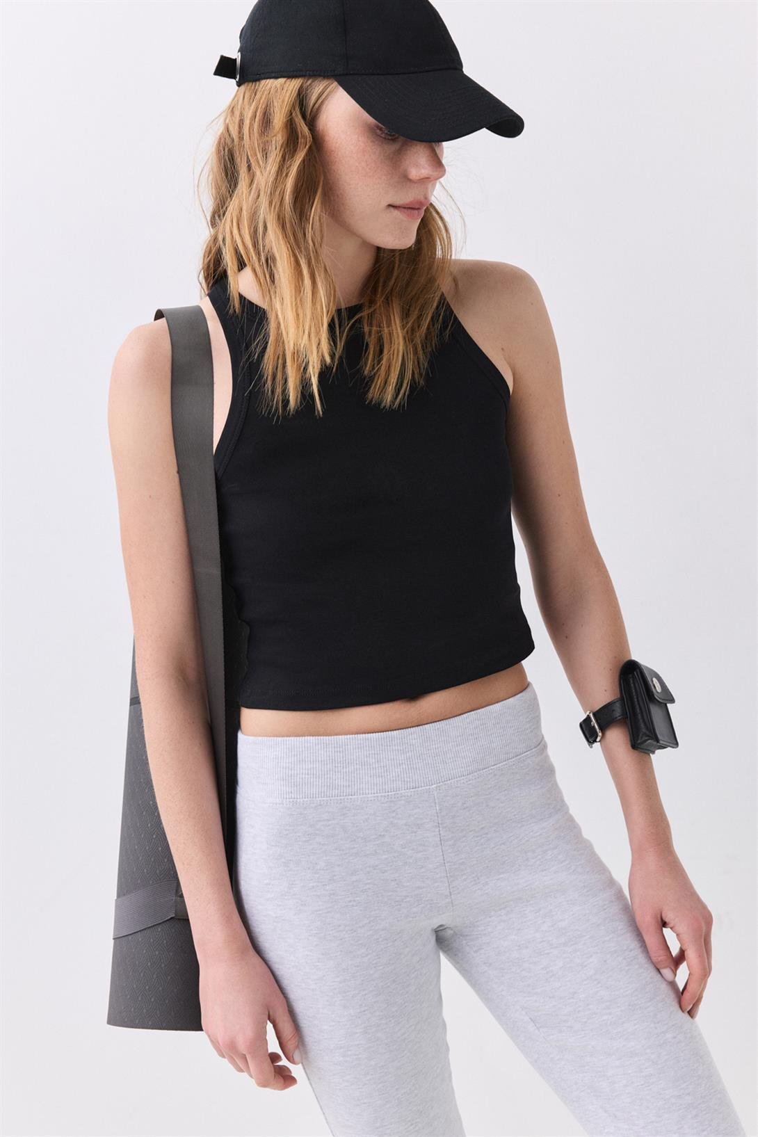 Kadın Slim Fit Dar Kalıp Sıfır Kol Bisiklet Yaka Örme Crop Atlet Siyah  9013