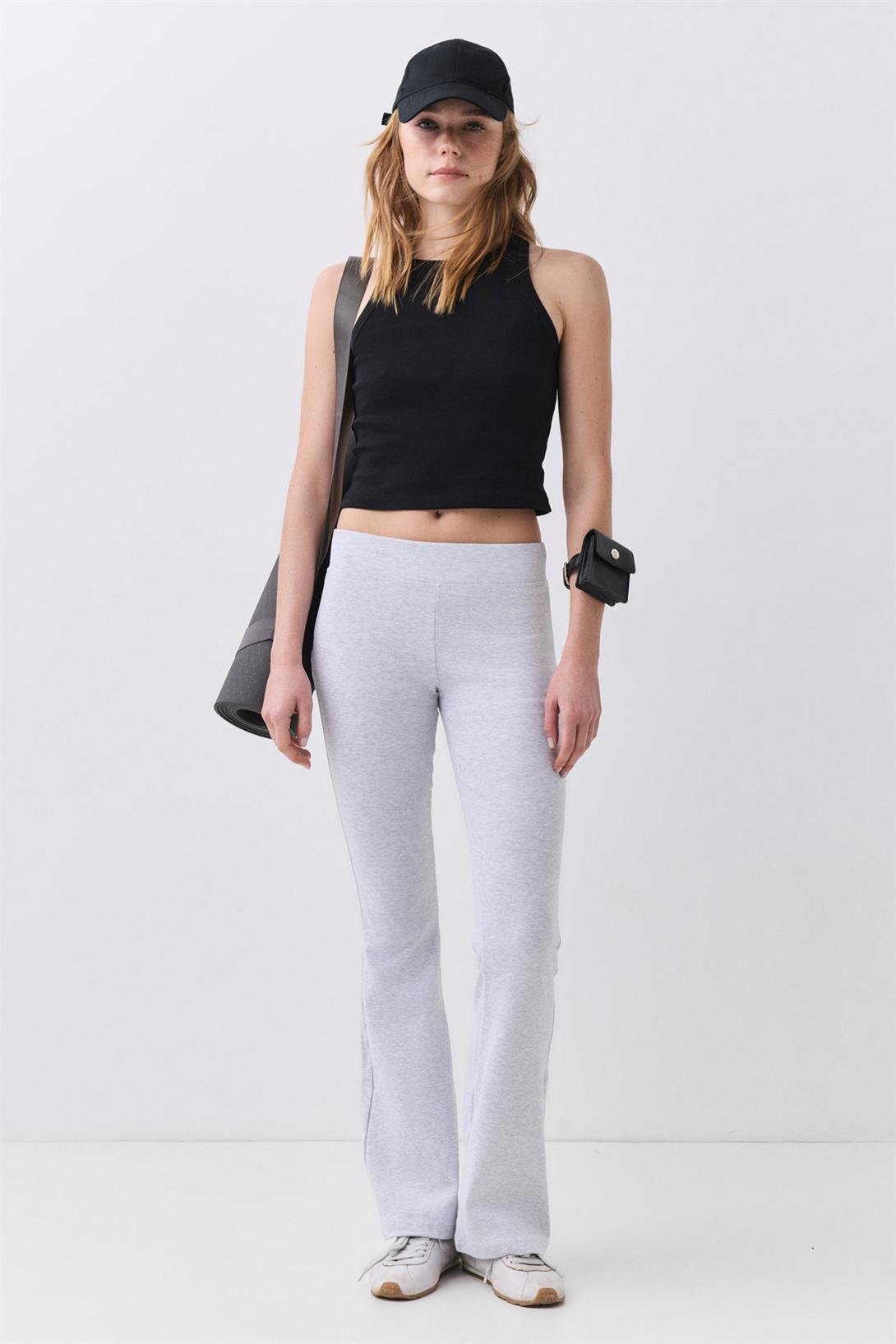 Kadın Slim Fit Dar Kalıp Sıfır Kol Bisiklet Yaka Örme Crop Atlet Siyah  9013