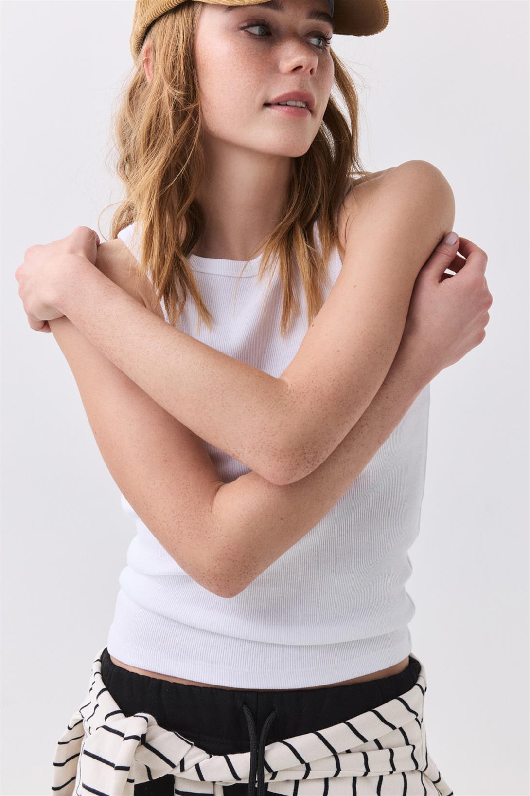 Kadın Slim Fit Dar Kalıp Sıfır Kol Bisiklet Yaka Örme Crop Atlet Beyaz  9013