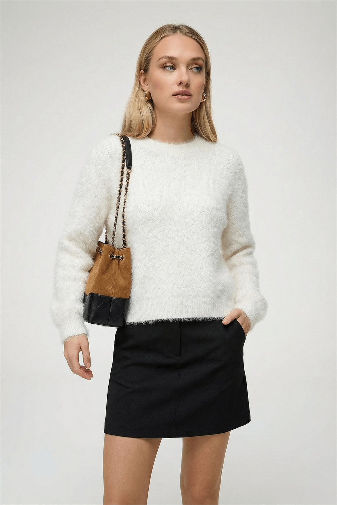 Kadın Peluş Görünümlü Sakallı Bisiklet Yaka Kazak Beyaz 