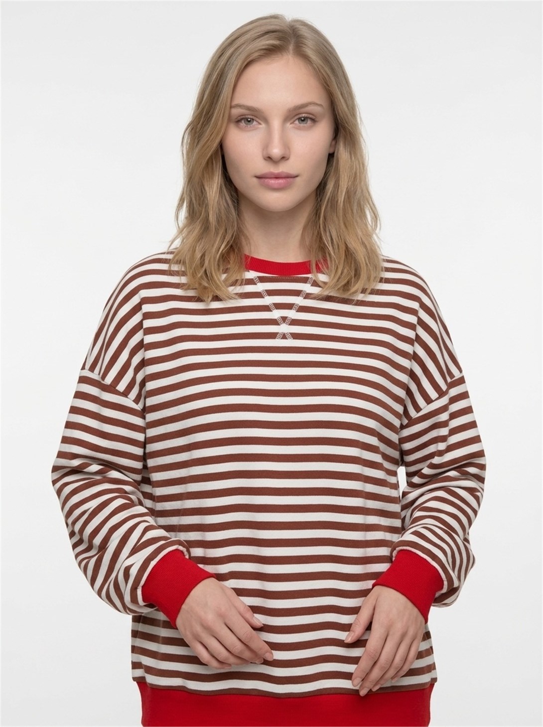 Kadın Çizgili Ribanalı Oversize Sweatshirt Kahverengi Beyaz