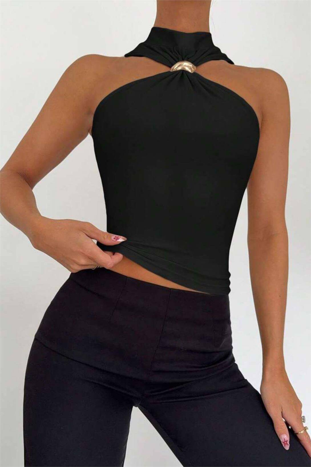 Kadın Aksesuar Detaylı Halter Yaka Crop Bluz Siyah
