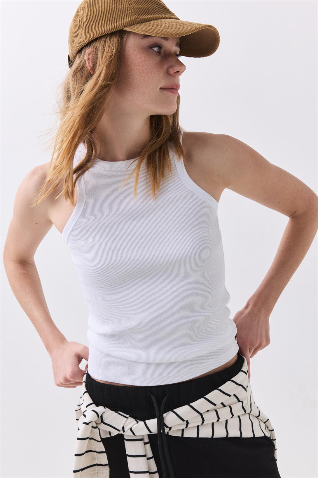 Kadın Slim Fit Dar Kalıp Sıfır Kol Bisiklet Yaka Örme Crop Atlet Beyaz  9013