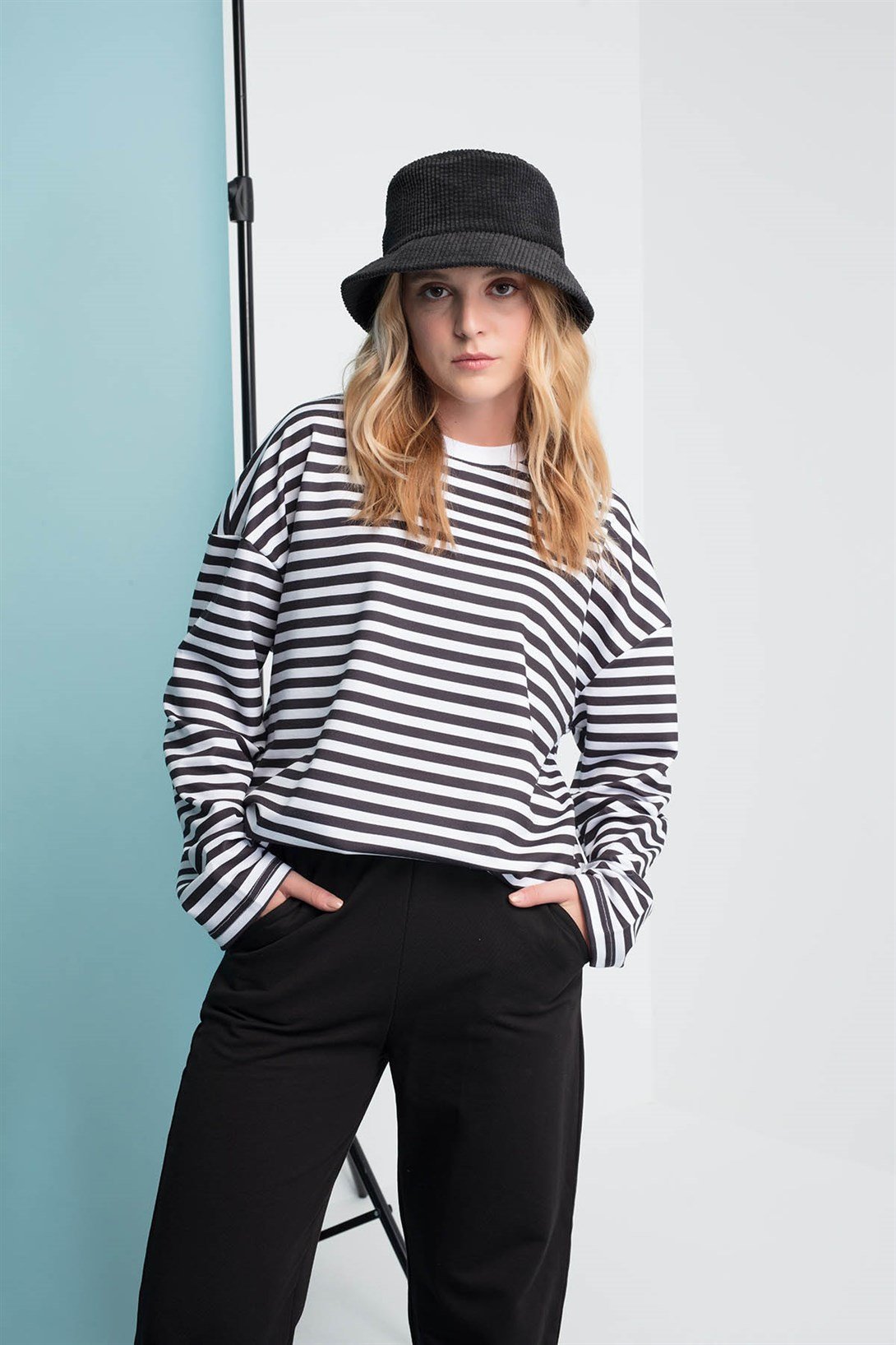 Trendiz Çizgili Yuvarlak Yaka Siyah Sweatshirt Hoodie 141105