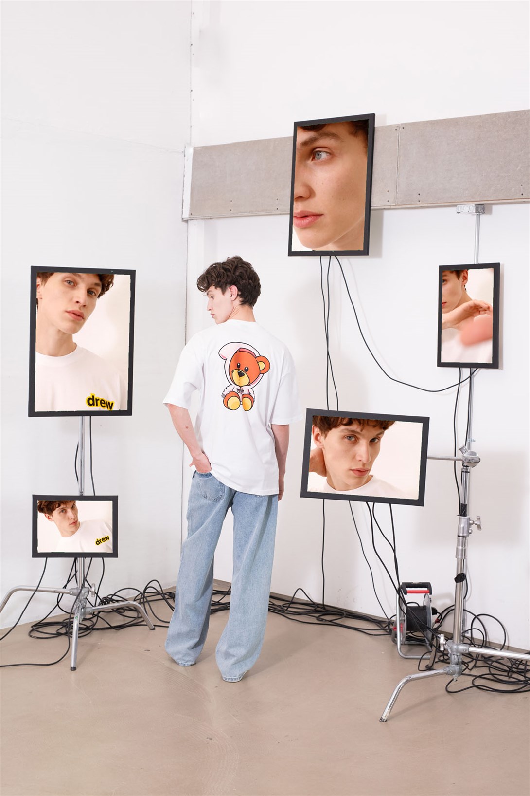 Trendiz Unisex Drew Bear Beyaz Tshirt