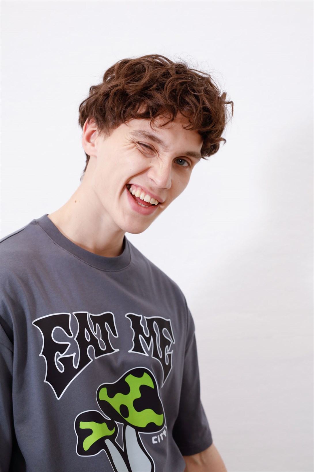 Trendiz Unisex Eat Me Mushroom Antrasit Tshirt