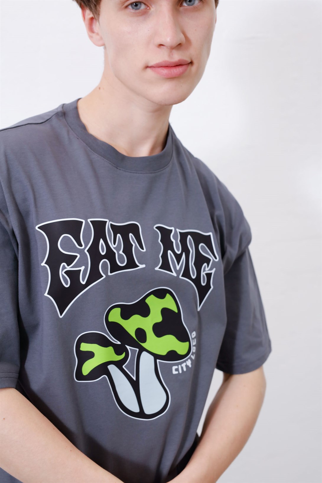 Trendiz Unisex Eat Me Mushroom Antrasit Tshirt