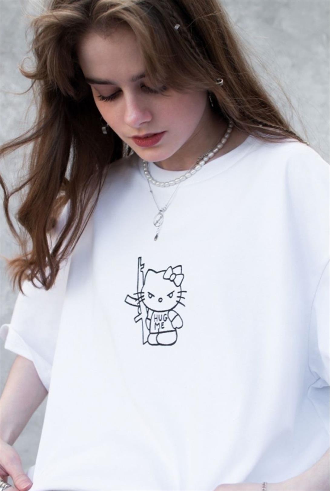 Trendiz Unisex Hug Me Hello Kitty Tshirt Beyaz