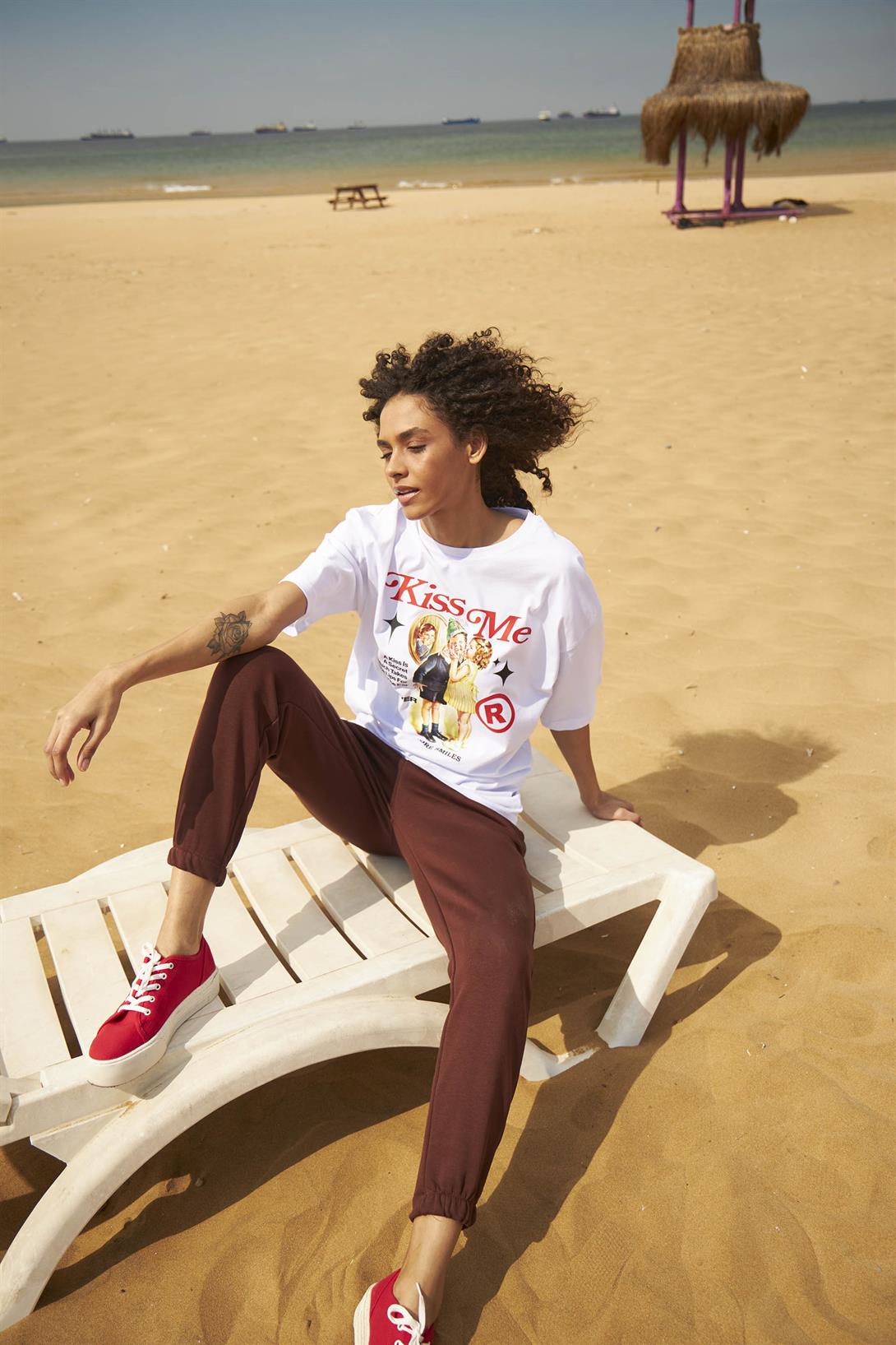 Trendiz Unisex Kiss Me Tshirt Beyaz