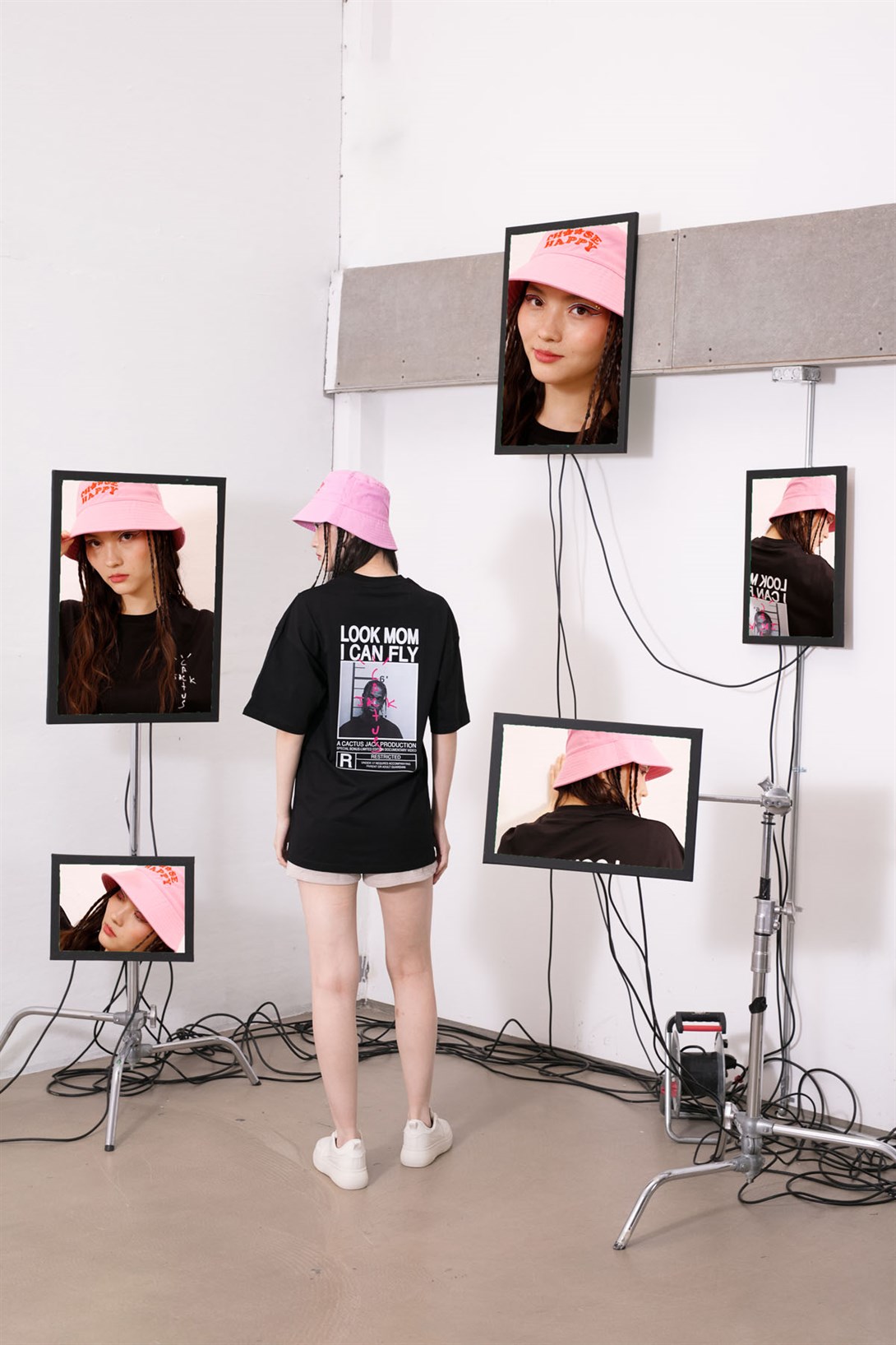 Trendiz Unisex Look Mom I Can Fly Siyah Tshirt