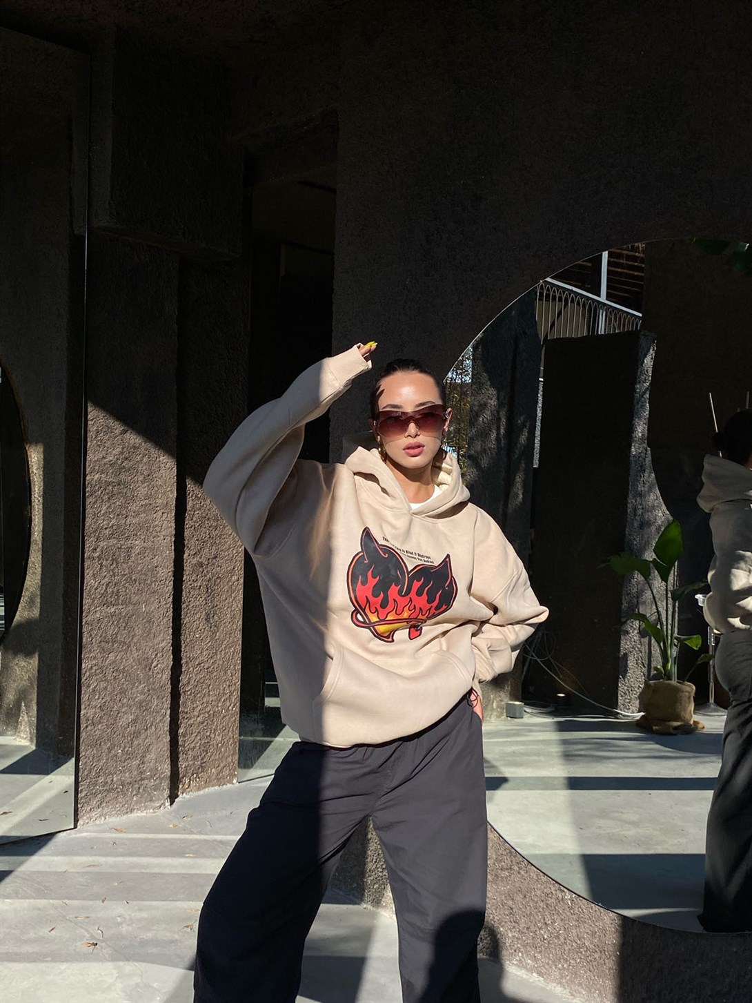 Trendiz Unisex Love İs Evil Sweatshirt Hoodie Taş