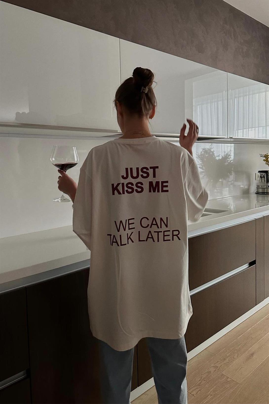 Unisex Just Kiss Me Tshirt Beyaz