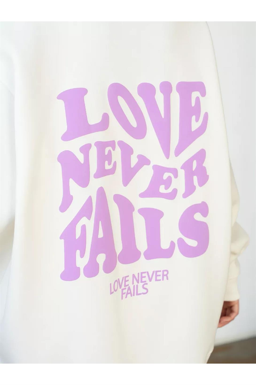 Unisex Love Never Fails Bisiklet Yaka Sweatshirt Beyaz