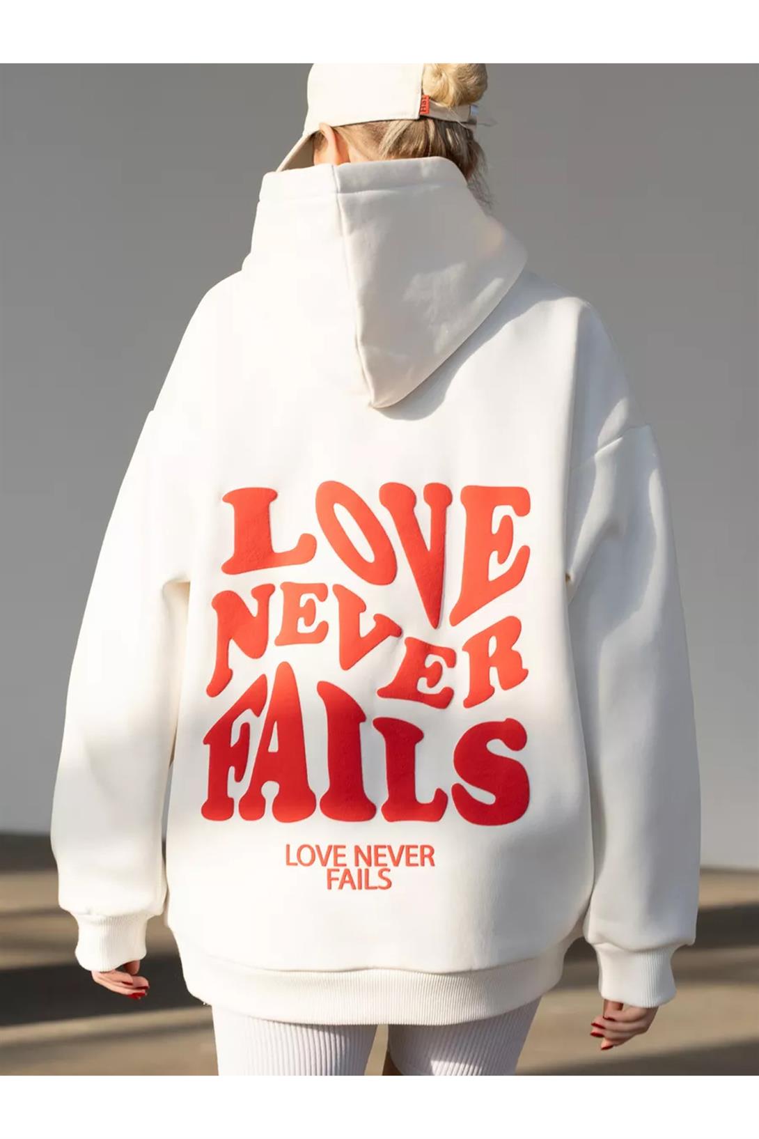 Unisex Love Never Fails Sweatshirt Beyaz