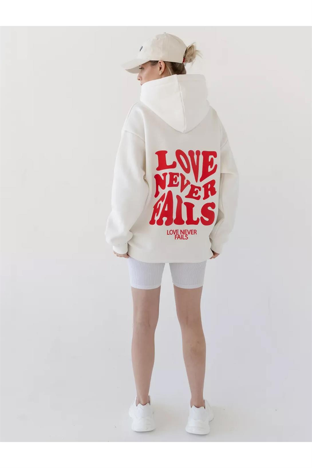 Unisex Love Never Fails Sweatshirt Beyaz
