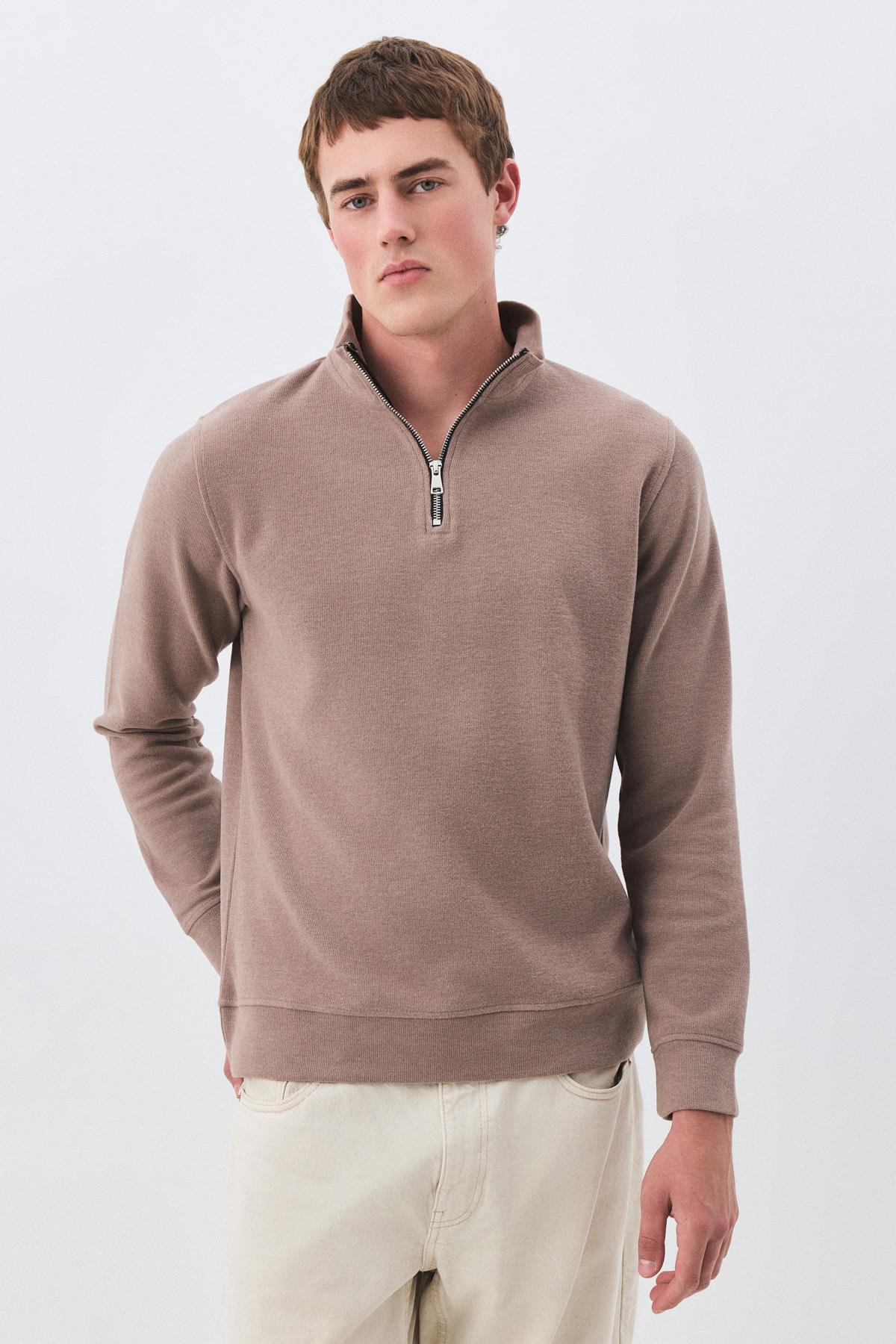 Erkek Standart Fit Pamuklu Selanik Kumaş Yarım Fermuarlı Dik Yaka Sweatshirt Camel