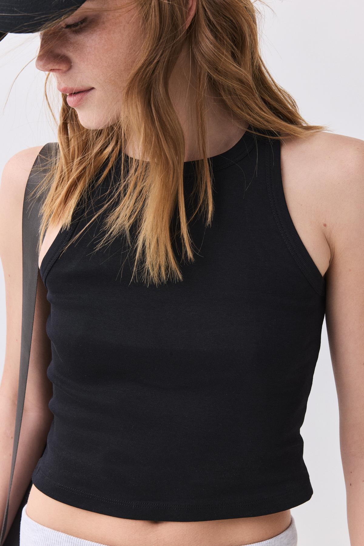 Kadın Slim Fit Dar Kalıp Sıfır Kol Bisiklet Yaka Örme Crop Atlet Siyah  9013