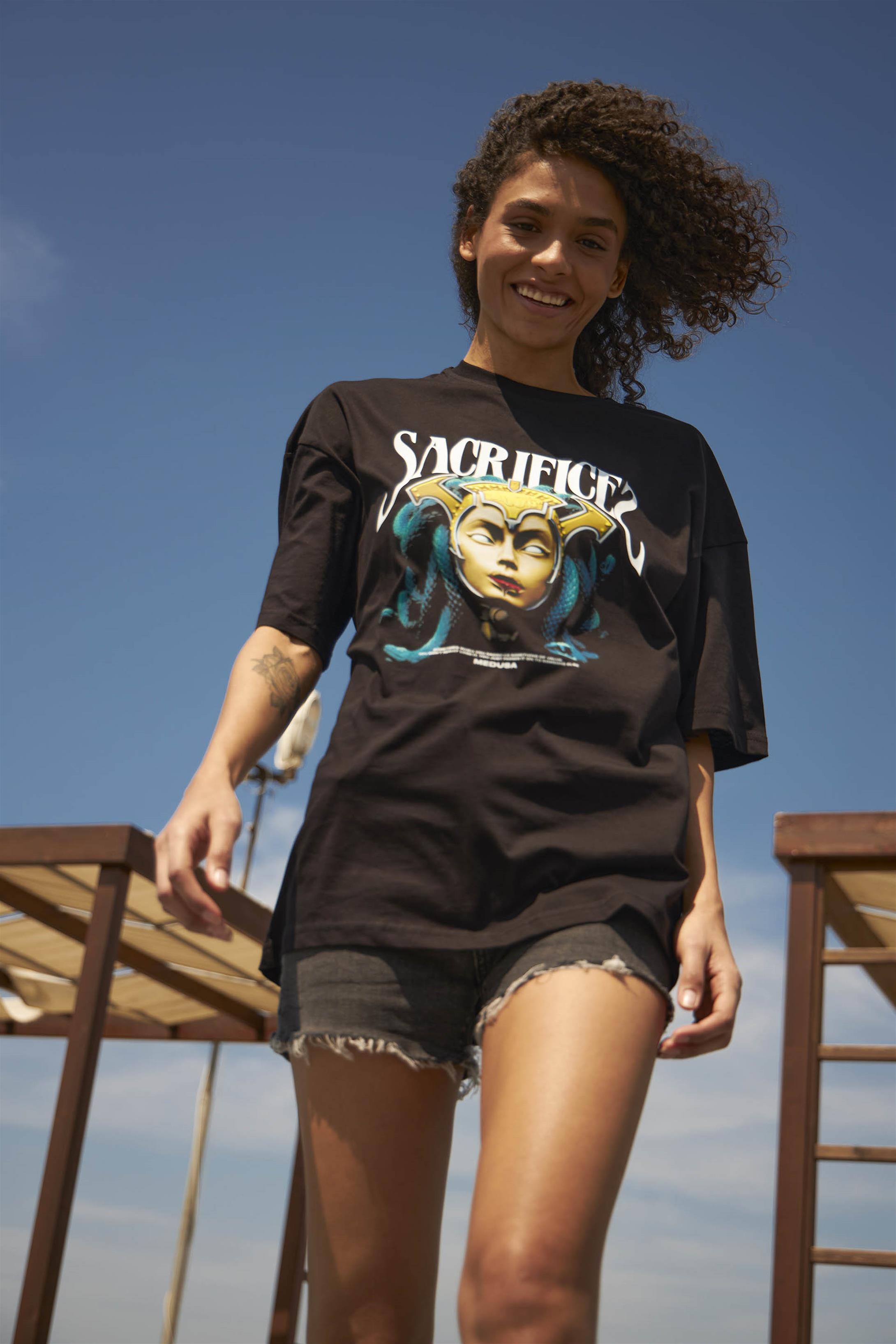 Trendiz Unisex Sacrifices Tshirt Siyah
