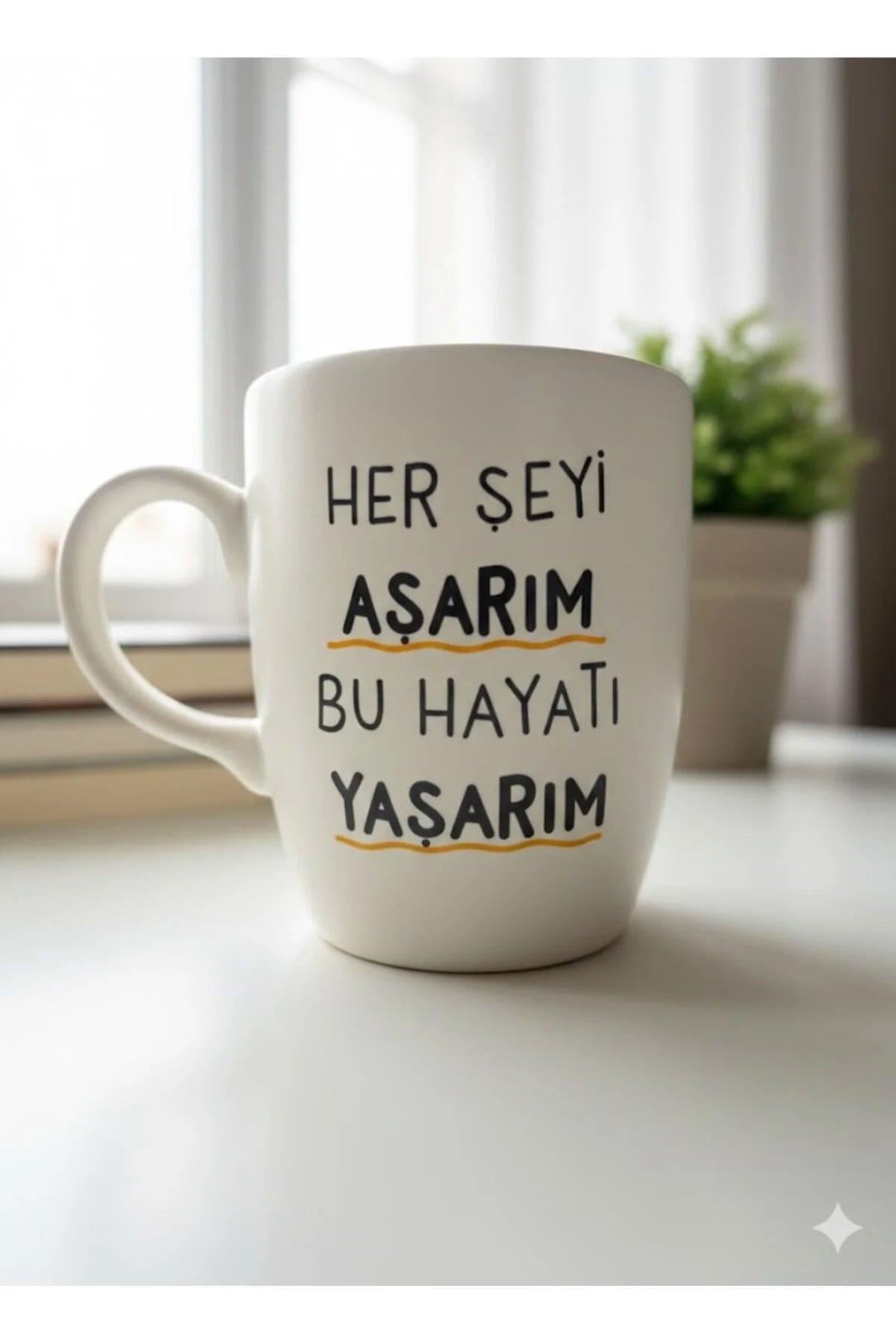 Her Şeyi Aşarım Bu Hayatı Yaşarım Krem Oval Kupa - Hediyelik Kupa Fincan Mug
