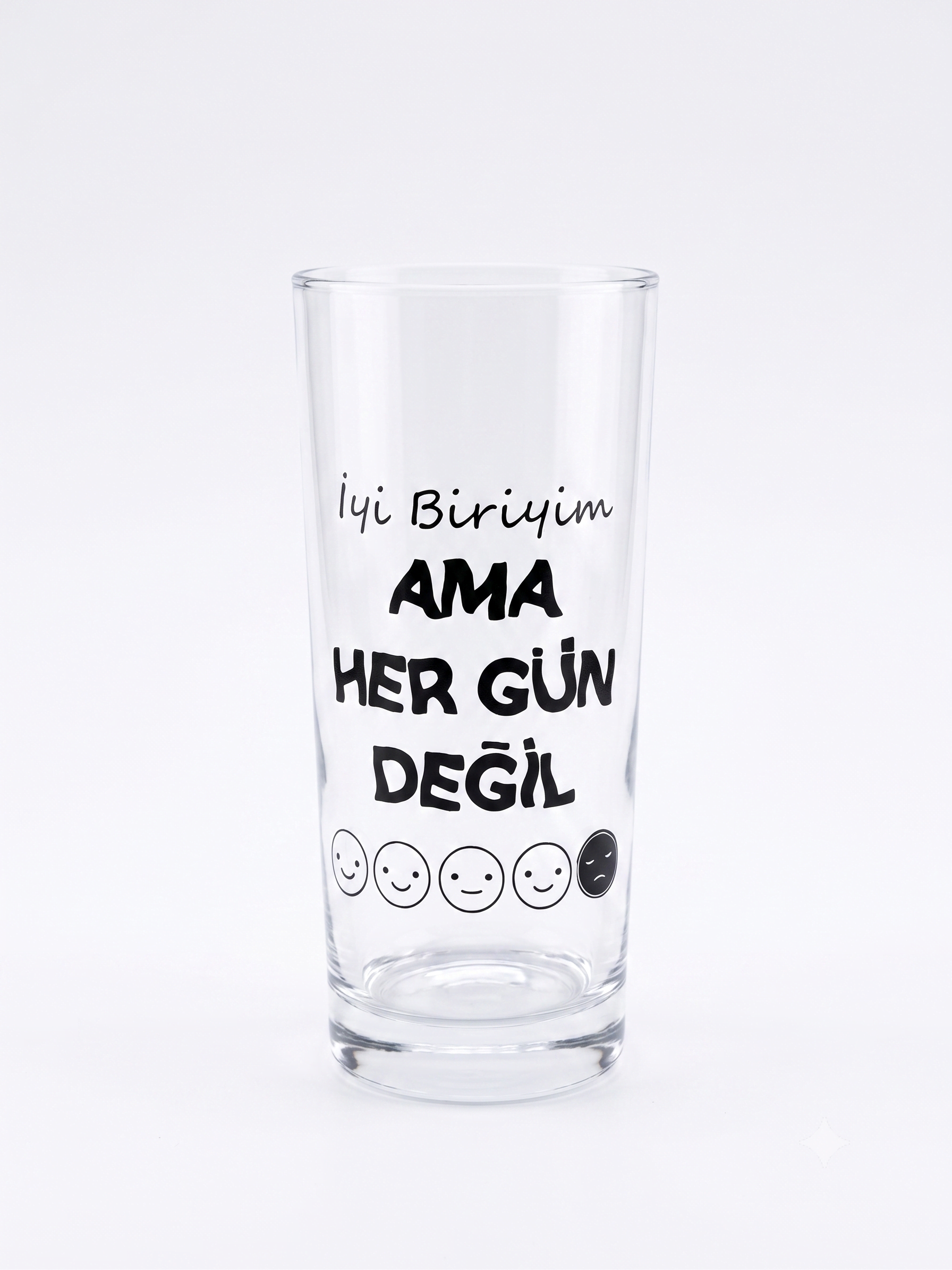 İyi Biriyim Ama Her Gün Değil Rakı Bardağı