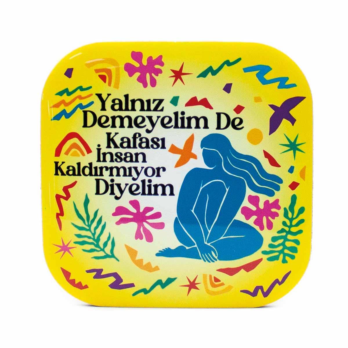 Kafası İnsan Kaldırmıyor Parlak Yüzey Bardak Altlığı - Renkli Baskılı Kaymaz Taban Bardak Altlığı  