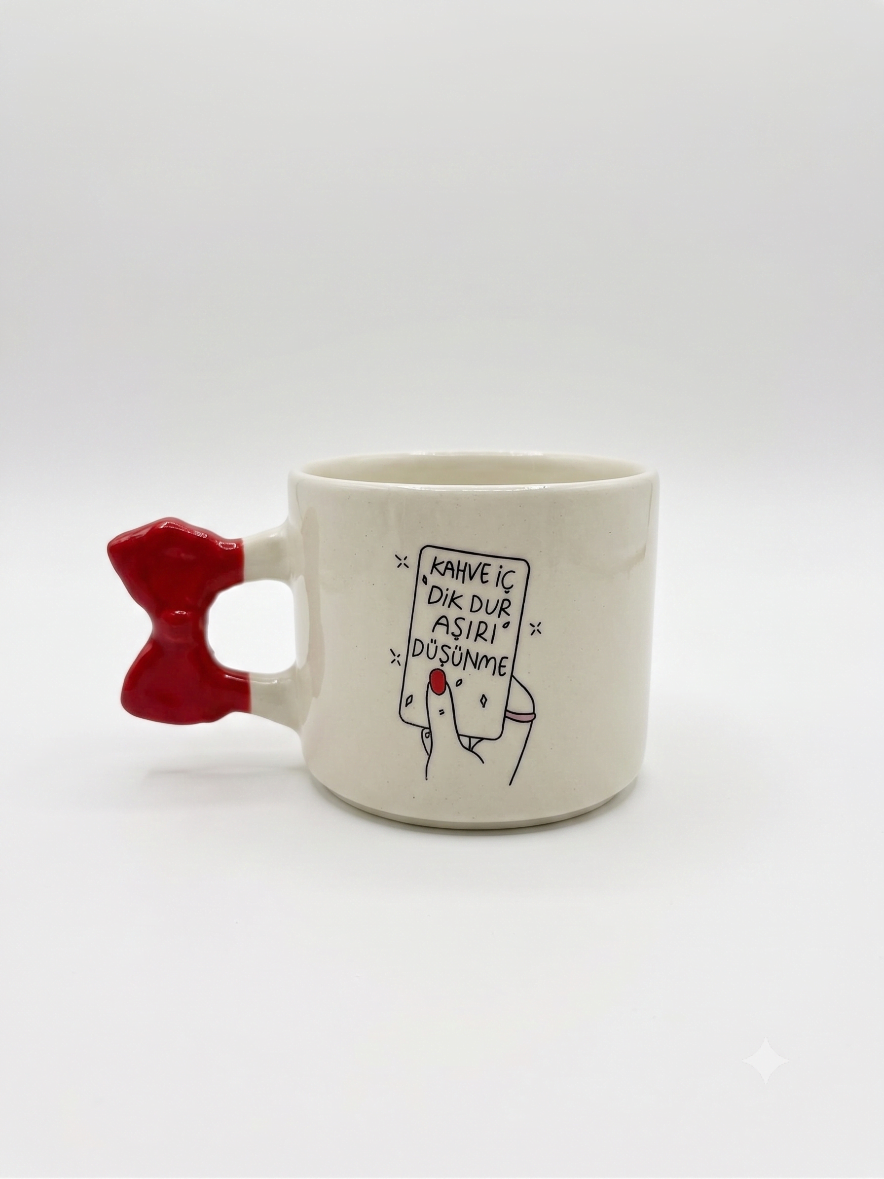 Kahve İç, Dik Dur, Aşırı Düşünme! El Yapımı Krem Parlak Kurdele Kulp Kupa - El İşçiliği Hediyelik Kupa Bardak Mug