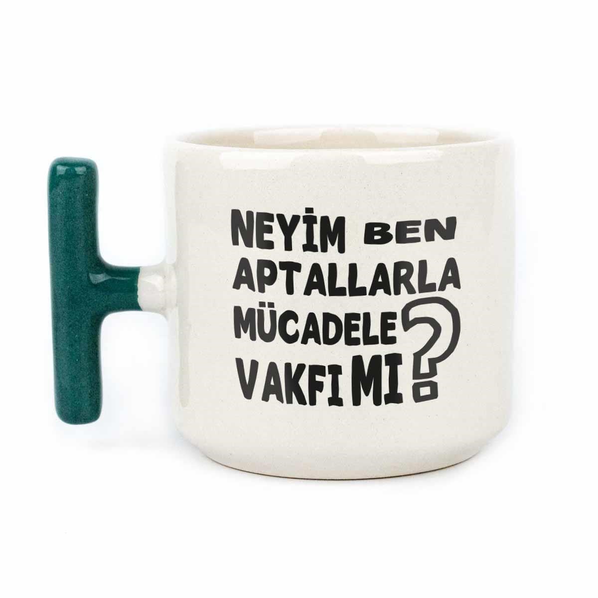 Neyim Ben, Aptallarla Mücadele Vakfı Mı? El Yapımı Krem Parlak Kupa (Yeşil Kulp) - Hediye Seramik Kupa