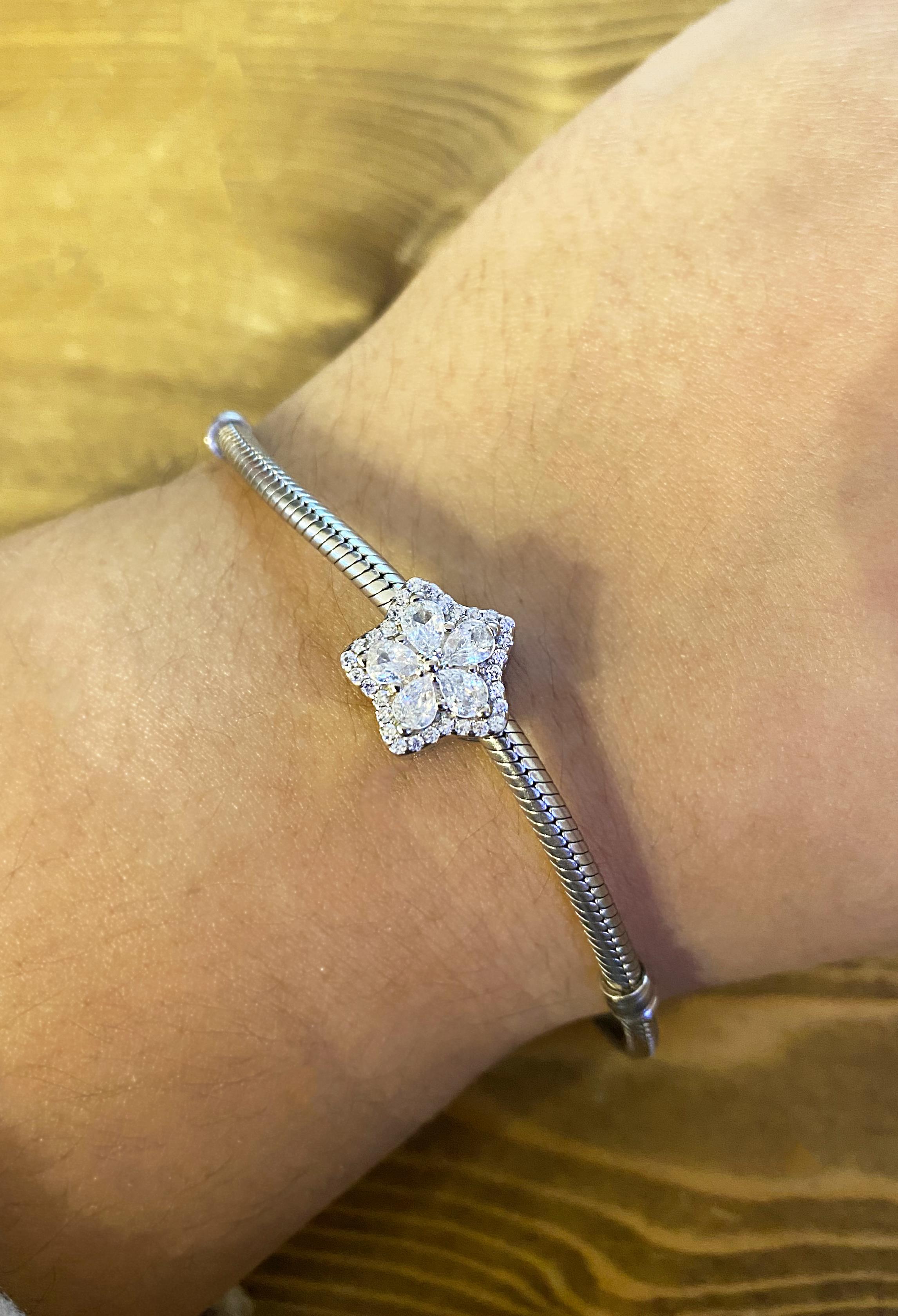 Bayan Gümüş Taşlı Çiçek Model Charm