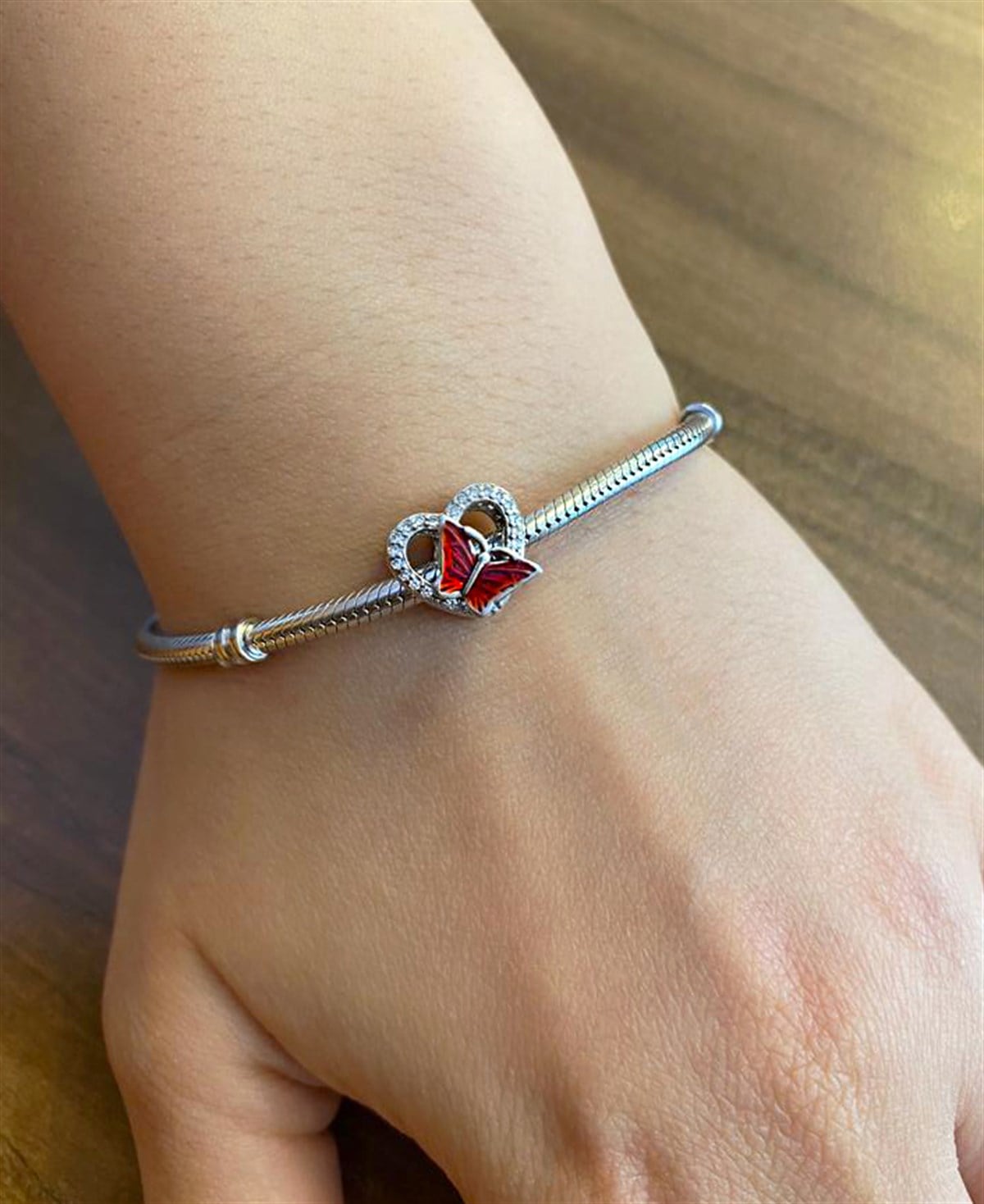 Bayan Kalp Model Kırmızı Kelebek Detay Gümüş Charm