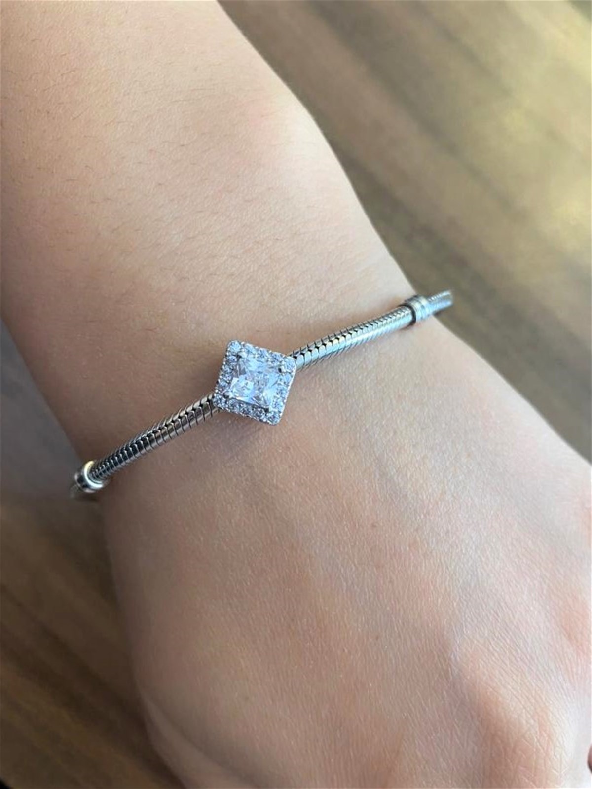 Bayan Kare Model Taşlı Gümüş Charm