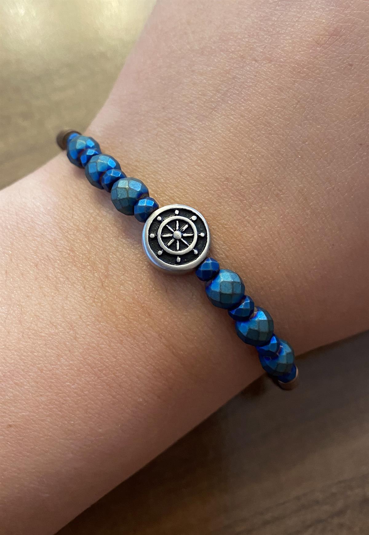 Erkek Çapa ve Pusula Model Çift Taraflı İki Renkli  Doğaltaş Boncuk Bileklik 