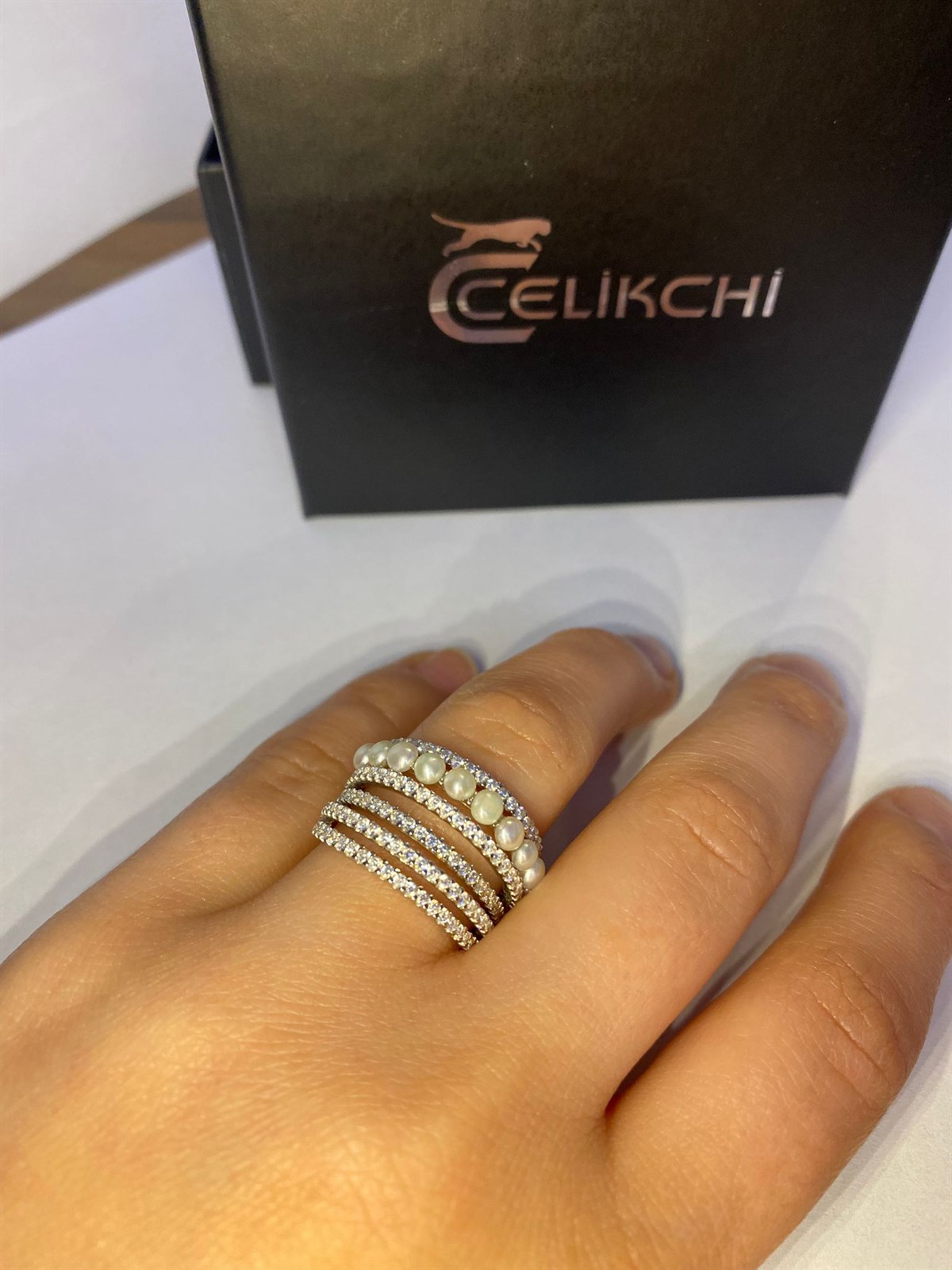 Gümüş İthal Ve Kararma Yapmaz Swarovski İnci Detay Yüzük