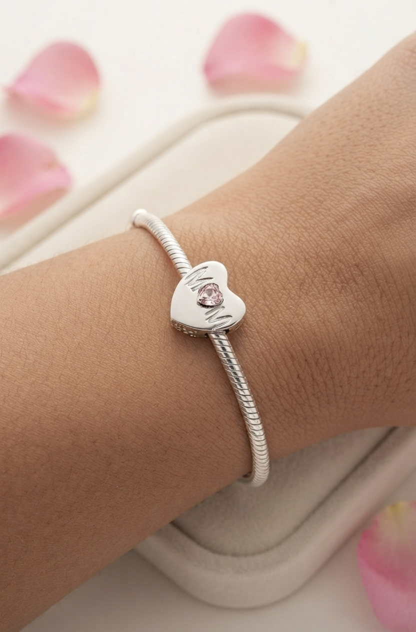 Kadın Anne Sevgisi Temalı Pembe Taş Detay Gümüş Charm