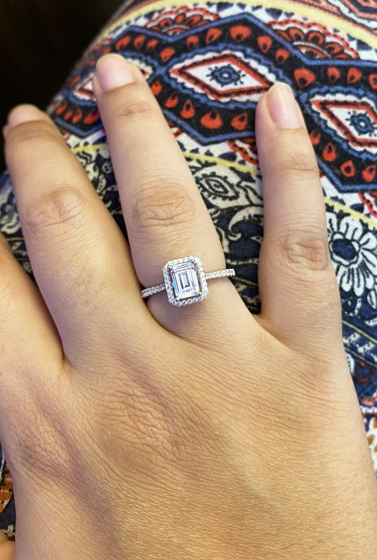 Kadın Baget Model Taşlı Gümüş Yüzük 