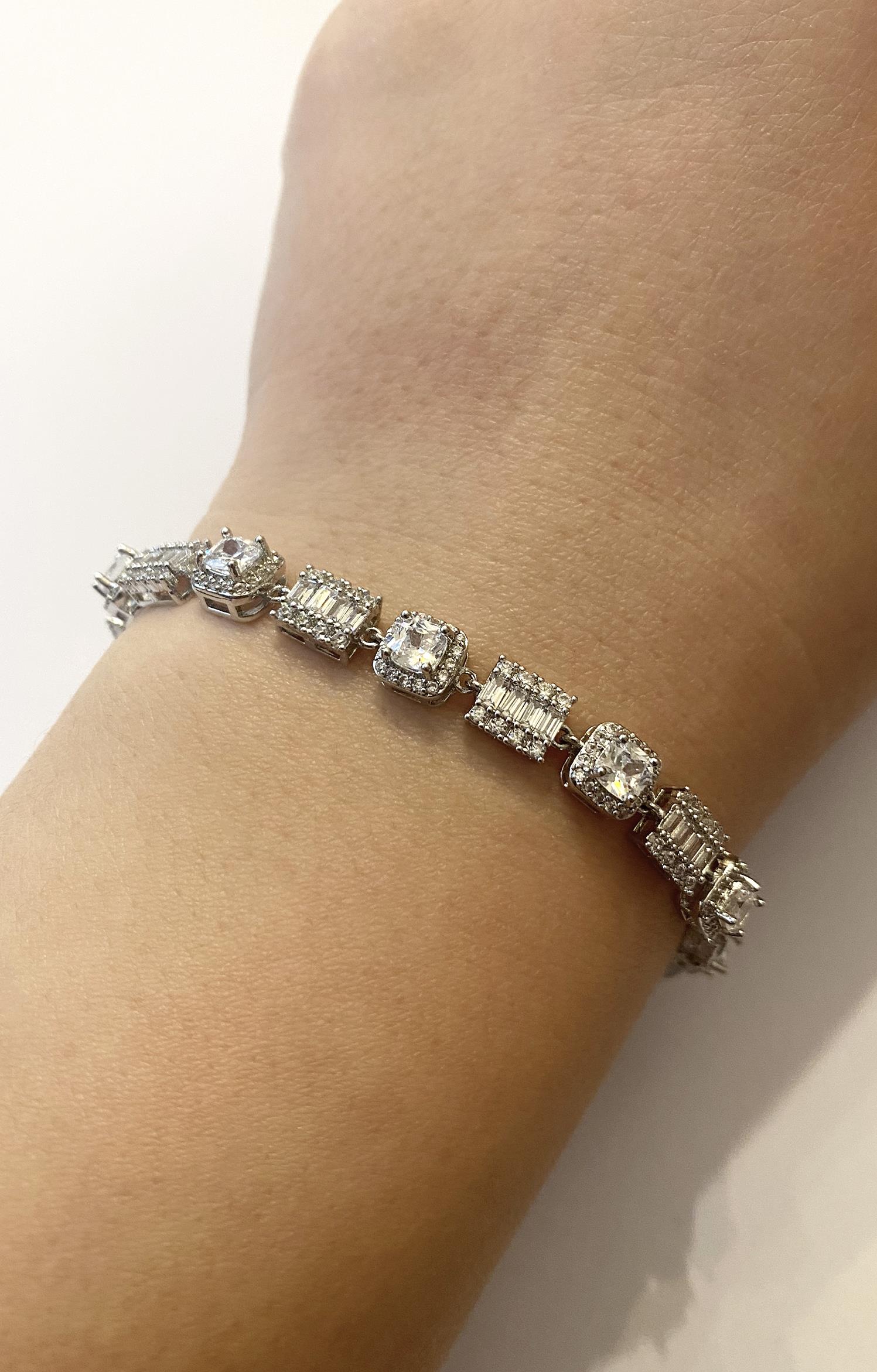 Kadın Baget Taş Detay Şık Çelik Bileklik