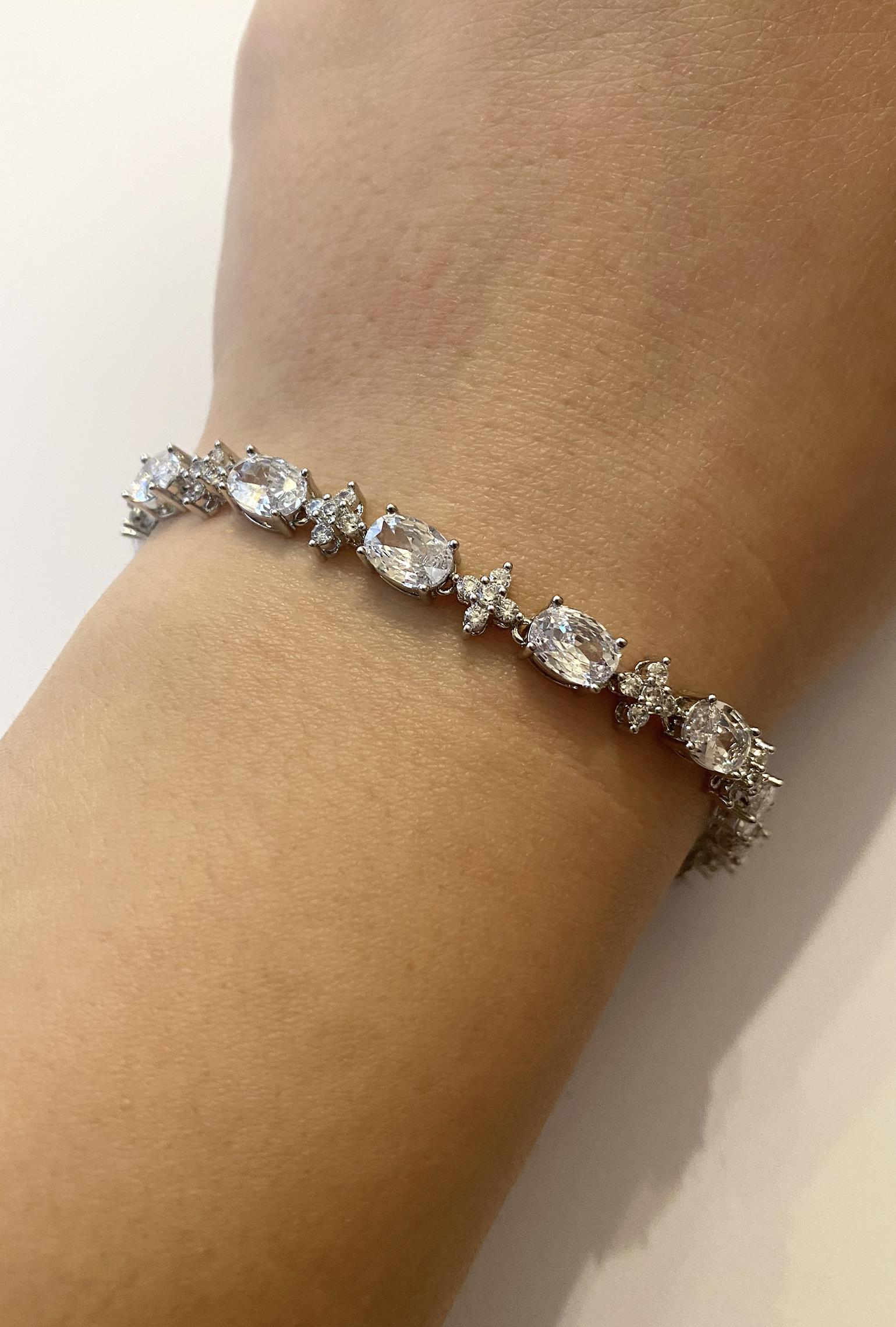 Kadın Çiçek Detay Oval Taş Çelik Bileklik