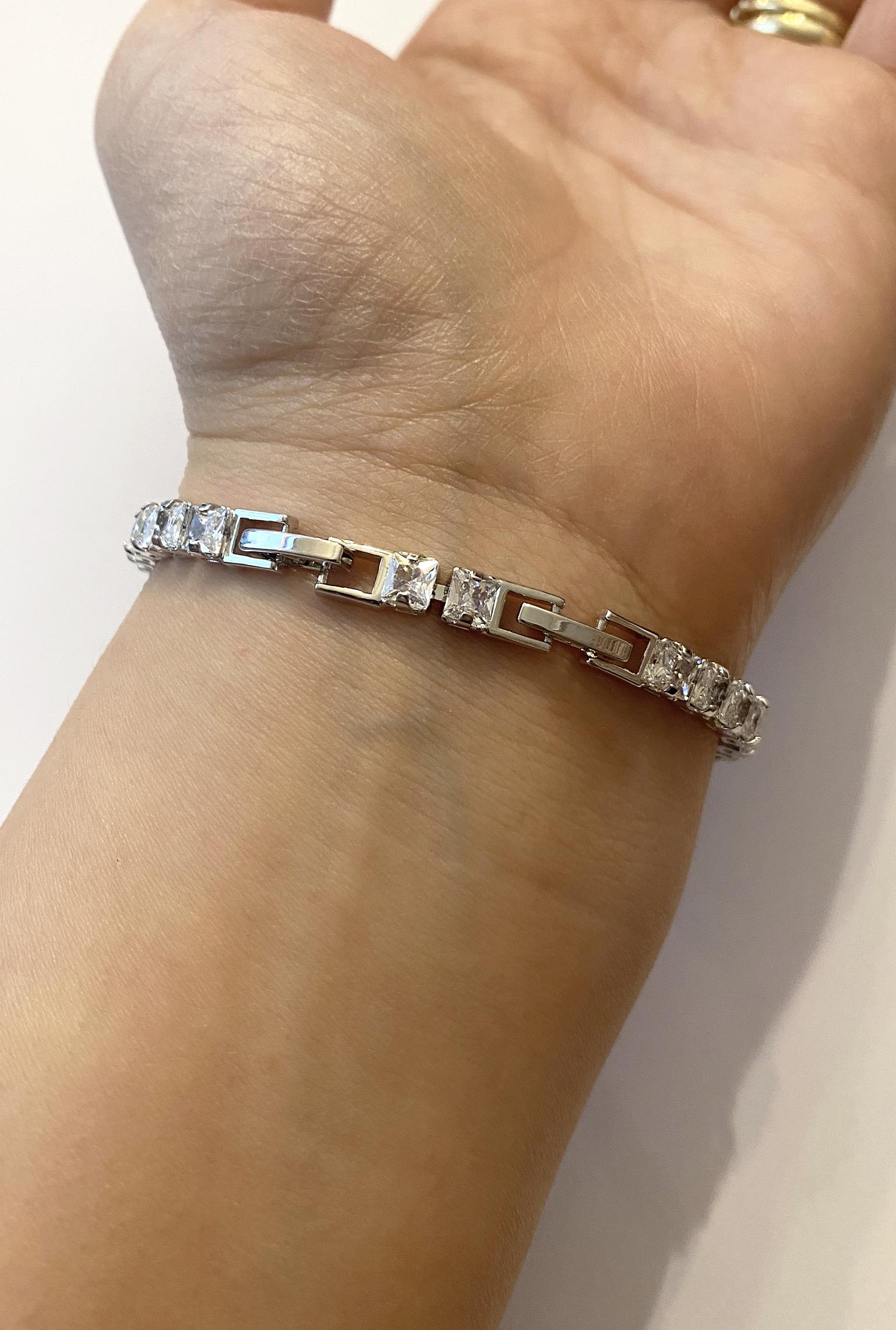 Kadın Dikdörtgen Taş Su Yolu Model Çelik Bileklik