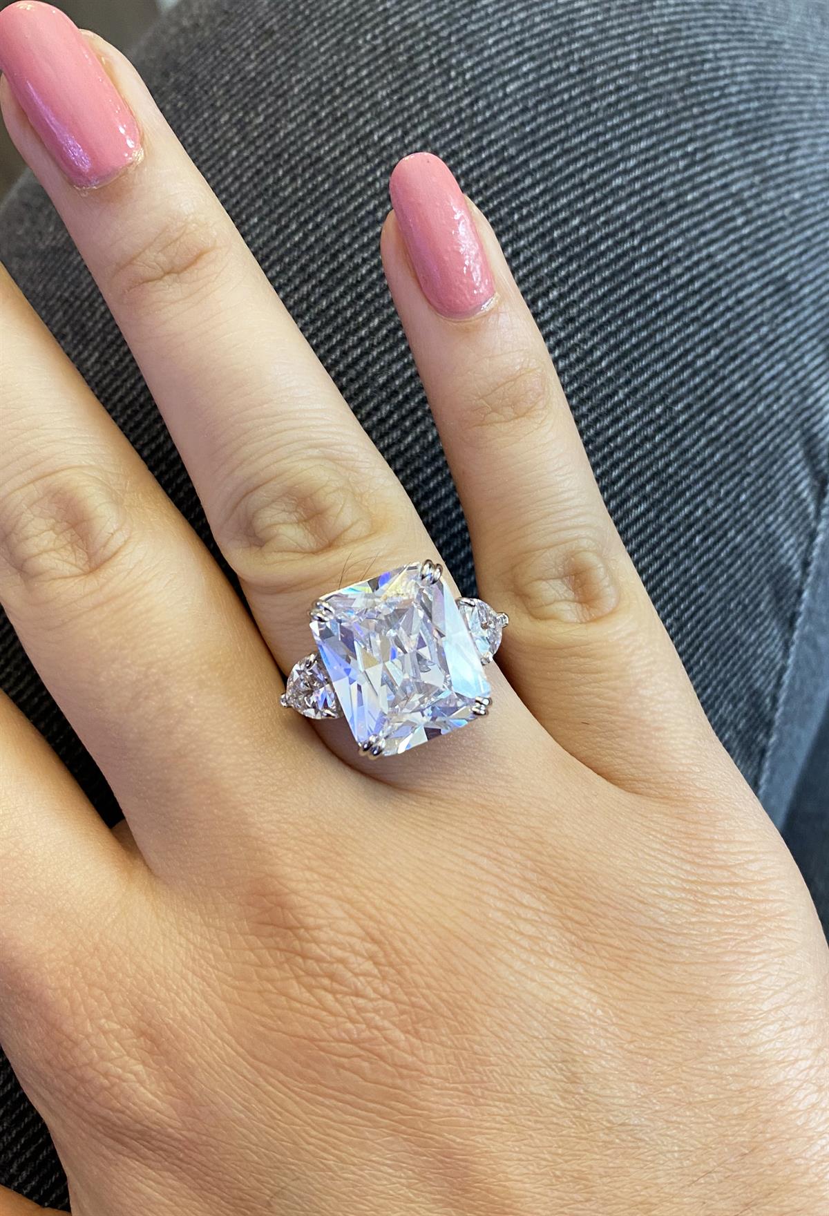 Kadın Dikdörtgen Taşlı Gösterişli Yüzük 