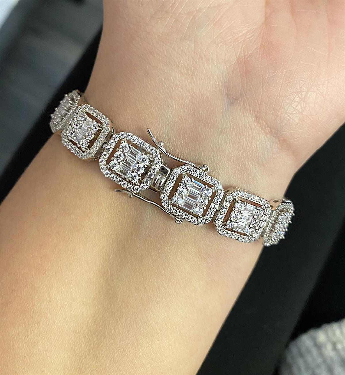 Kadın Gösterişli Gümüş Bileklik