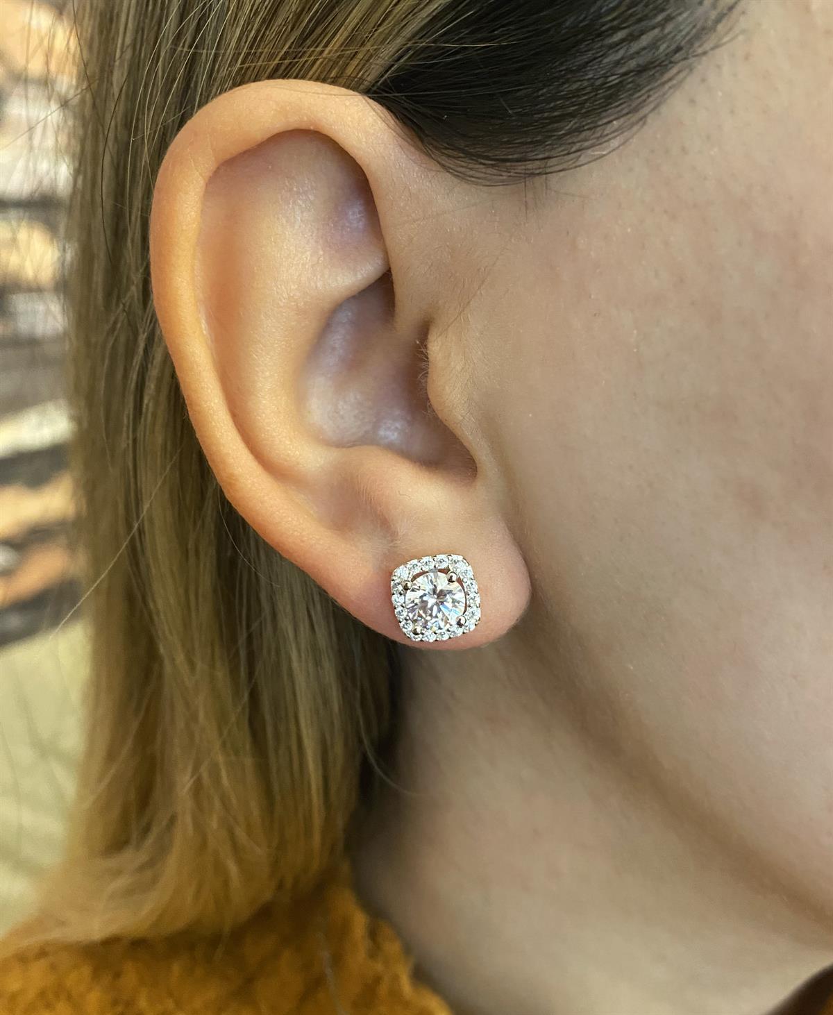 Kadın Gümüş Kare Model Küpe