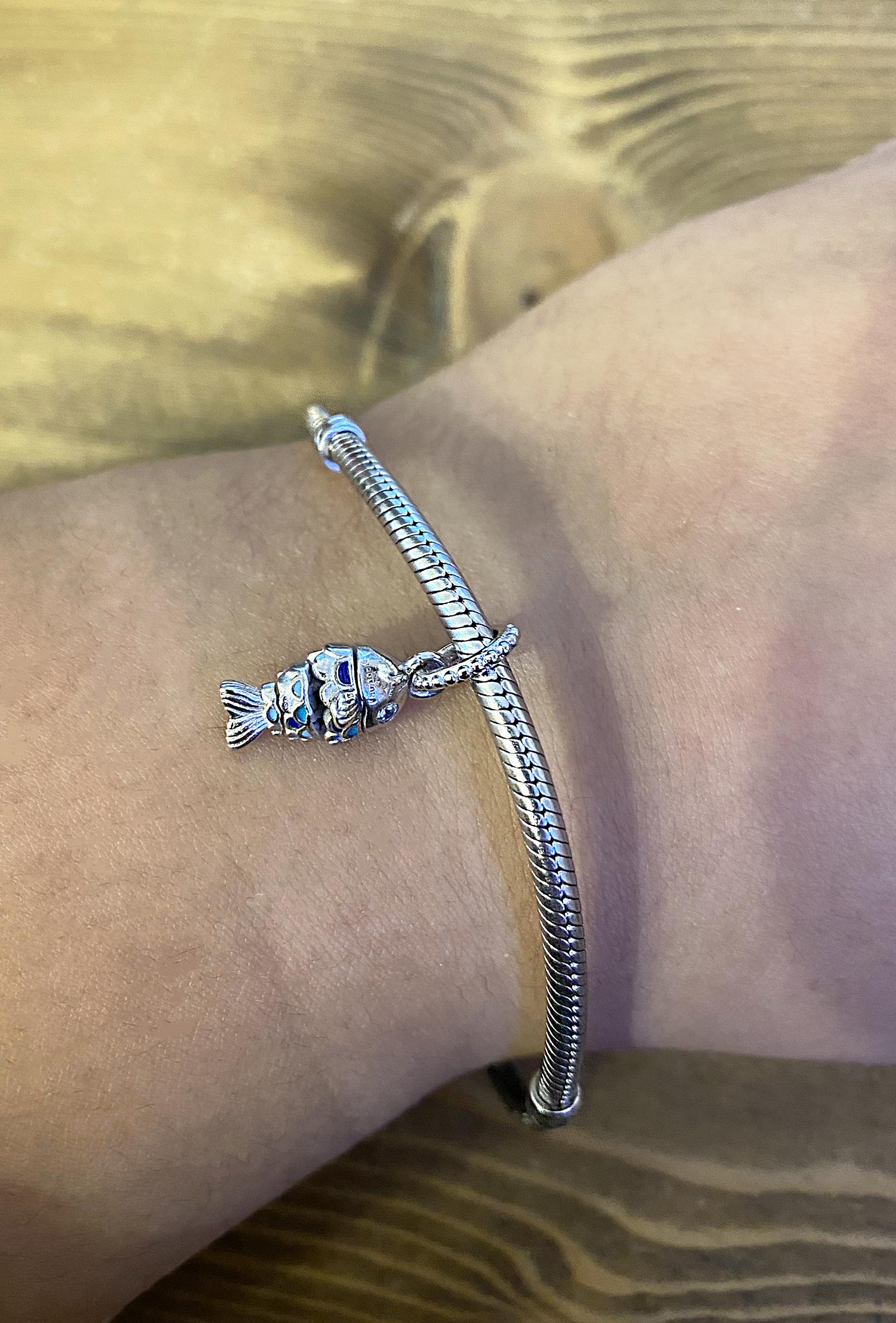 Kadın Hareketli Balık Model Mavi Detay Gümüş Charm