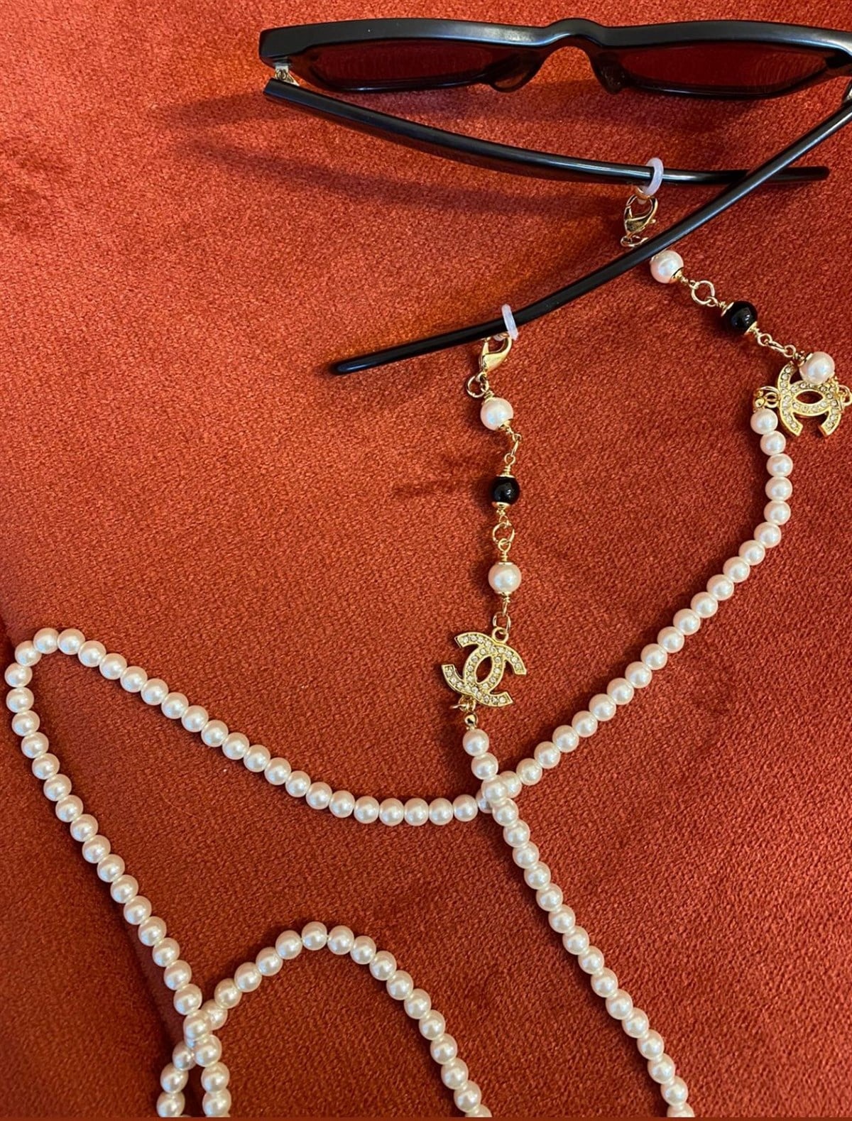 Kadın İncili Gözlük Askısı