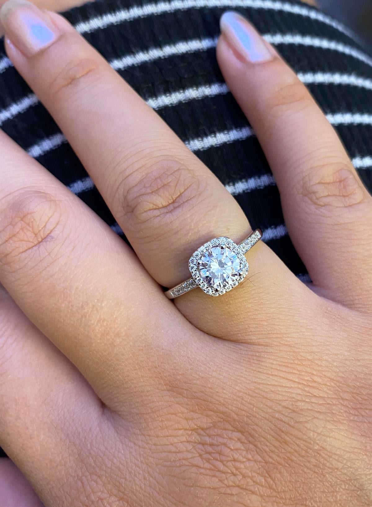 Kadın Kare Çerçeve Model Taşlı Gümüş Yüzük